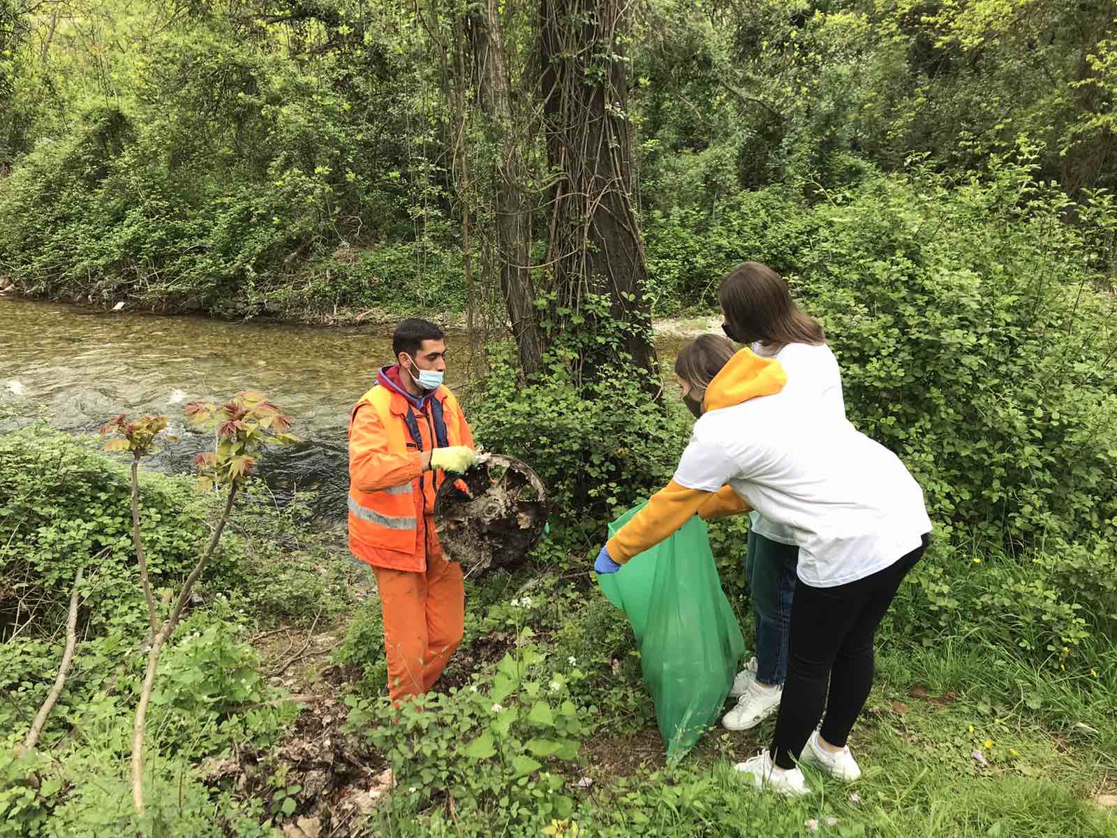 Glavni grad obilježio Dan planete Zemlje; Velika akcija čišćenja, nove sadnice u parku na Koniku
