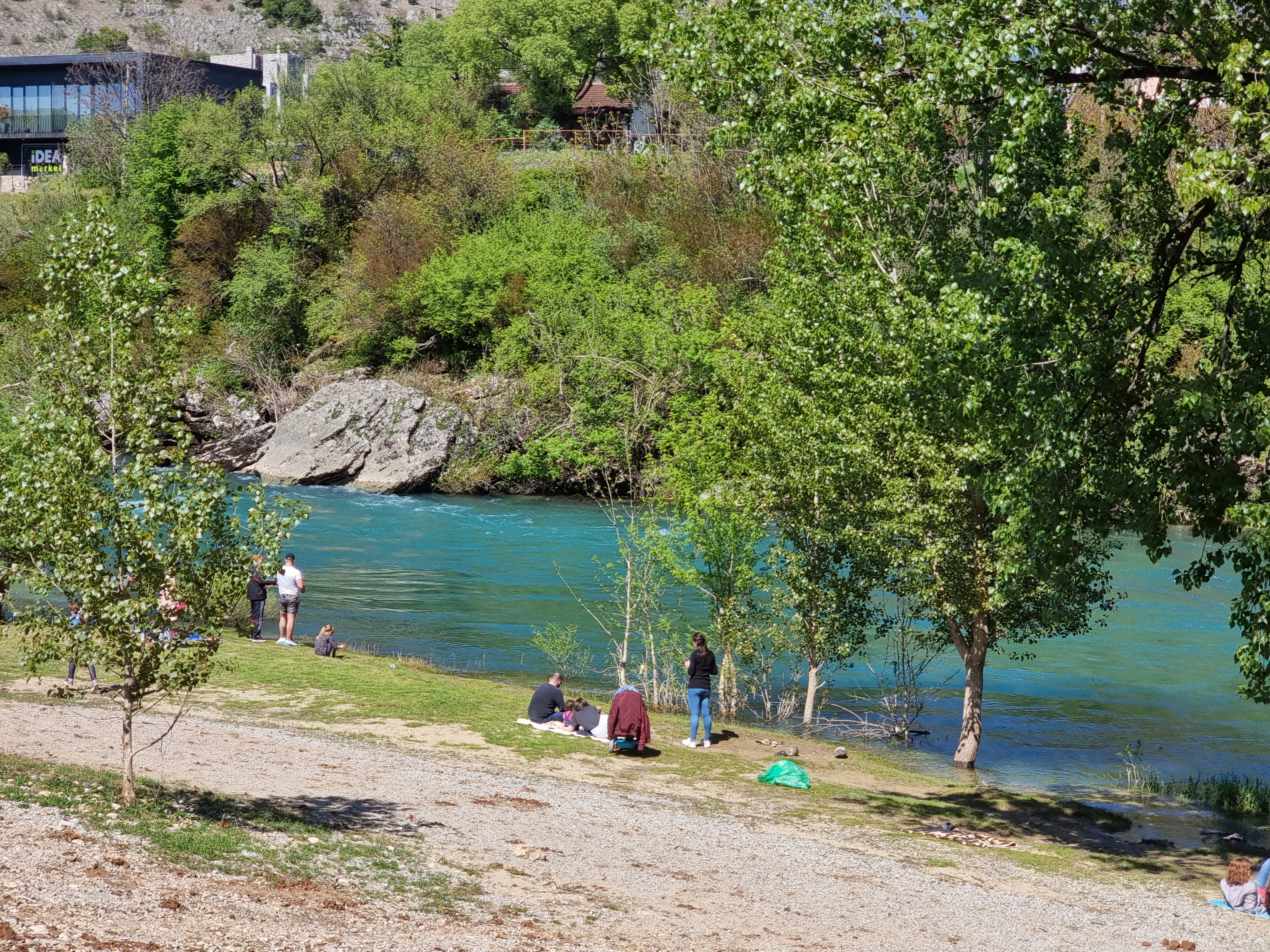 Plaža u Rogamima dobila potpuno novi izgled; Jedno od najposjećenijih izletišta u Podgorici spremno za posjetioce