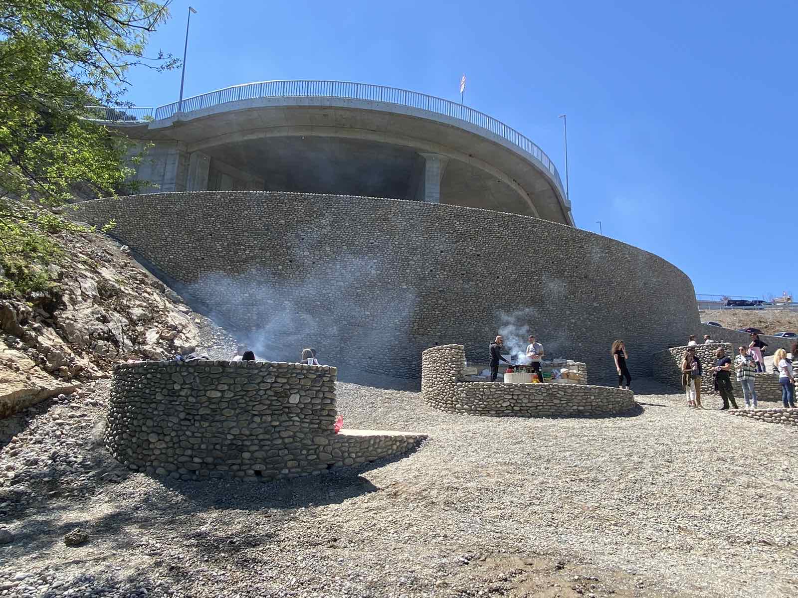 Plaža u Rogamima dobila potpuno novi izgled; Jedno od najposjećenijih izletišta u Podgorici spremno za posjetioce
