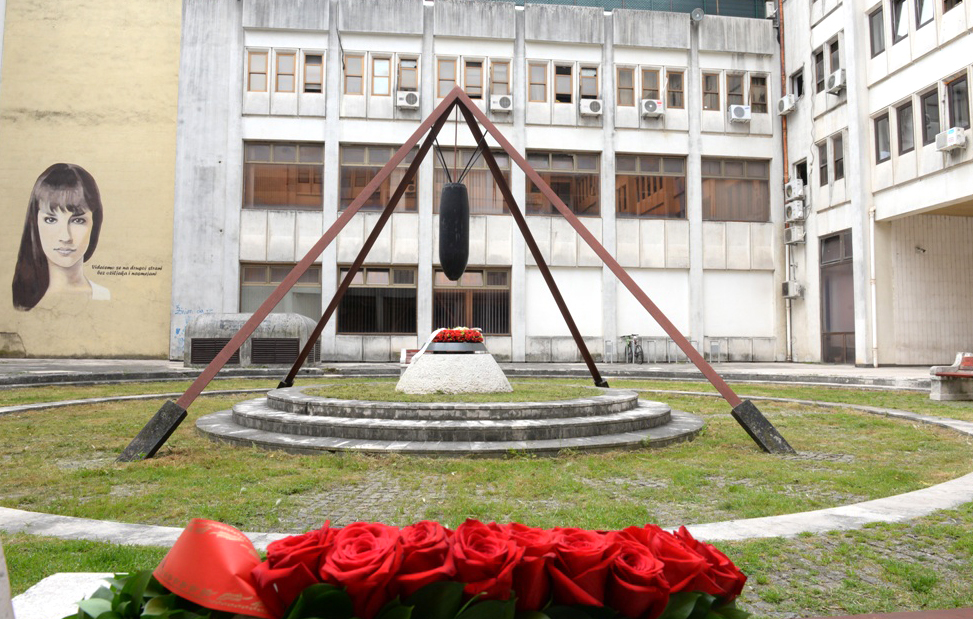 Predstavnici Glavnog grada i UBNOR-a Podgorice položili vijenac na spomenik žrtvama savezničkog bombardovanja