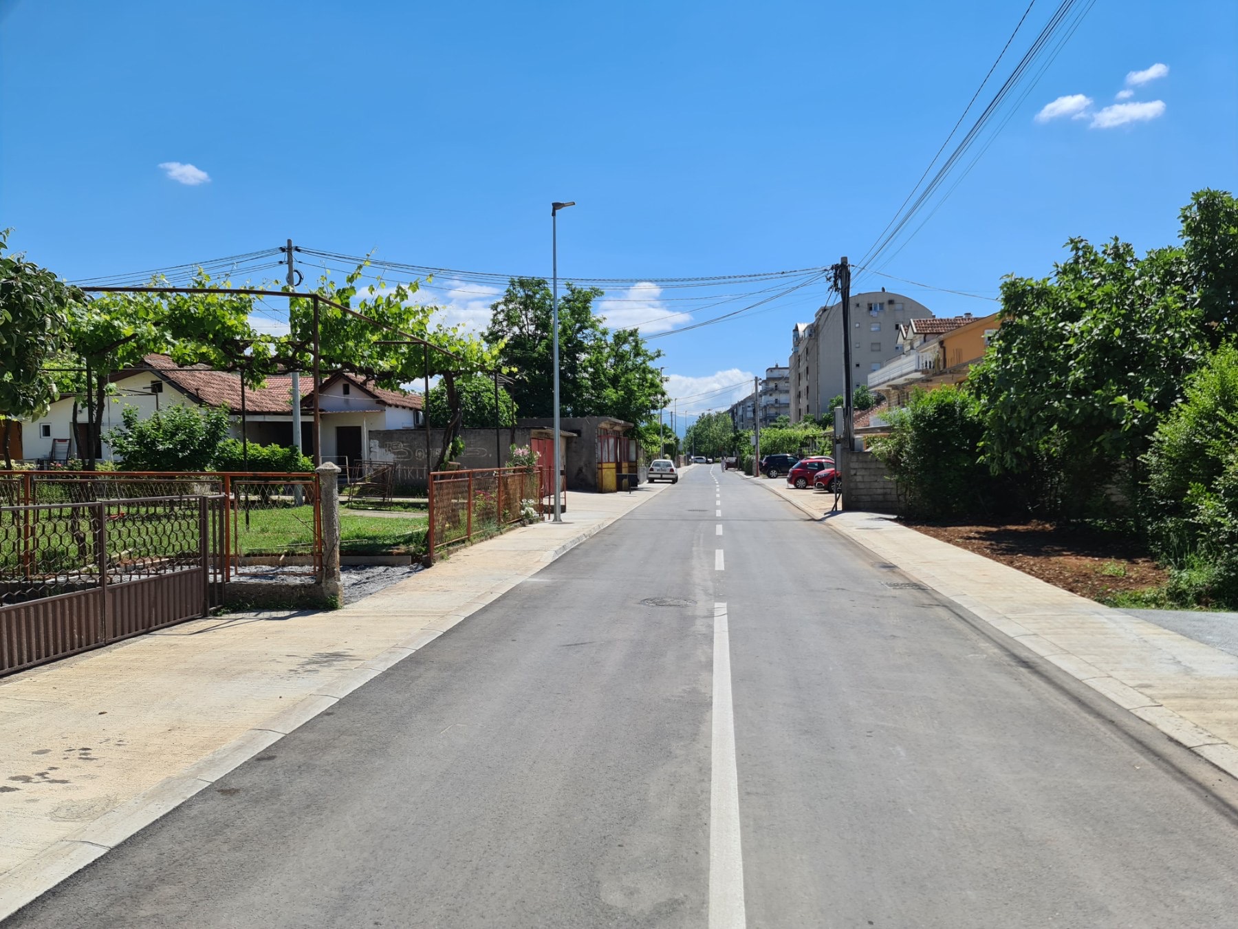 Još jedna saobraćajnica u Podgorici dobila potpuno novi izgled; Završena rekonstrukcija Ulice 18. jula u Momišićima
