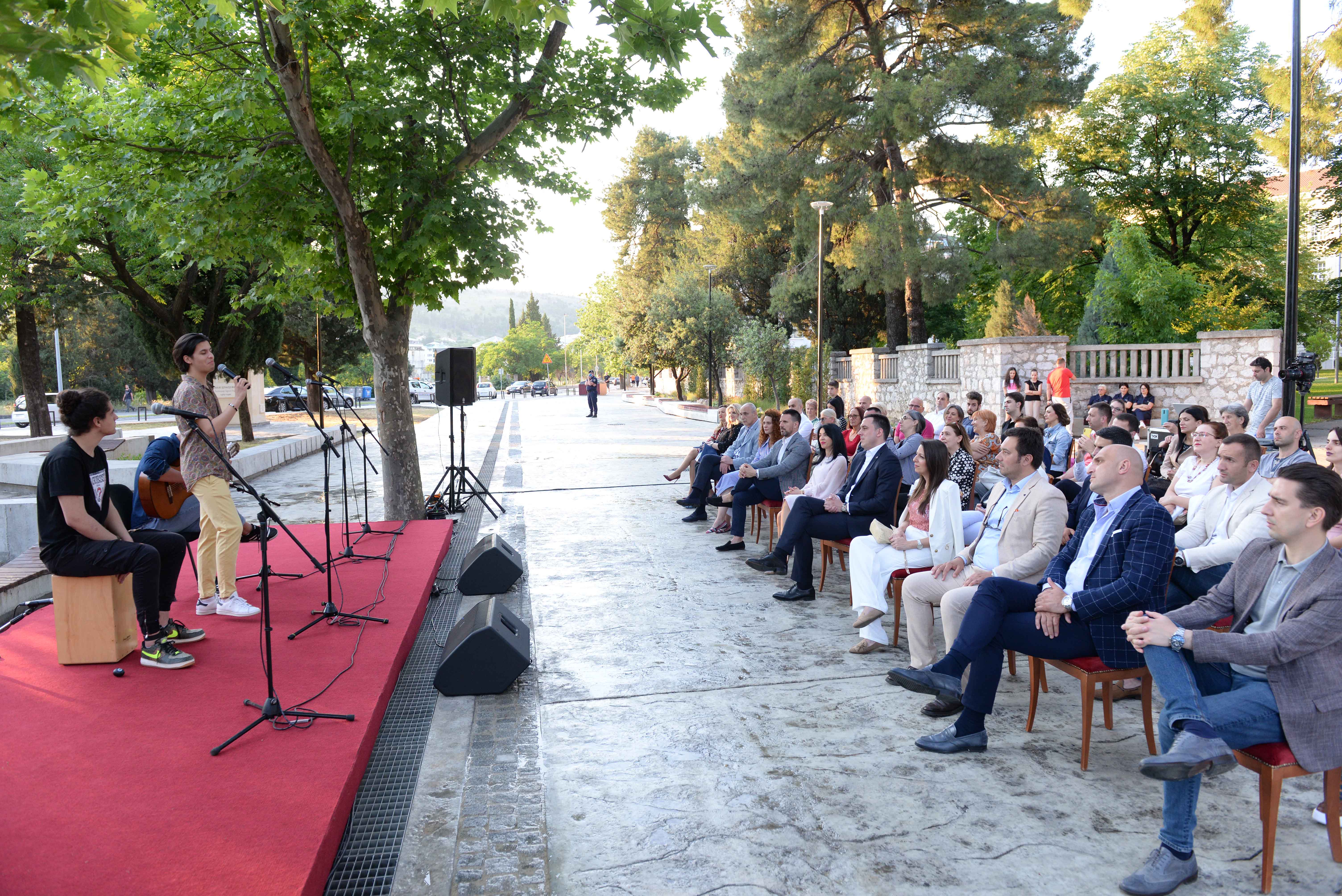 Svečano otvorena uređena pješačka zona i plato ispred Gimnazije Slobodan Škerović