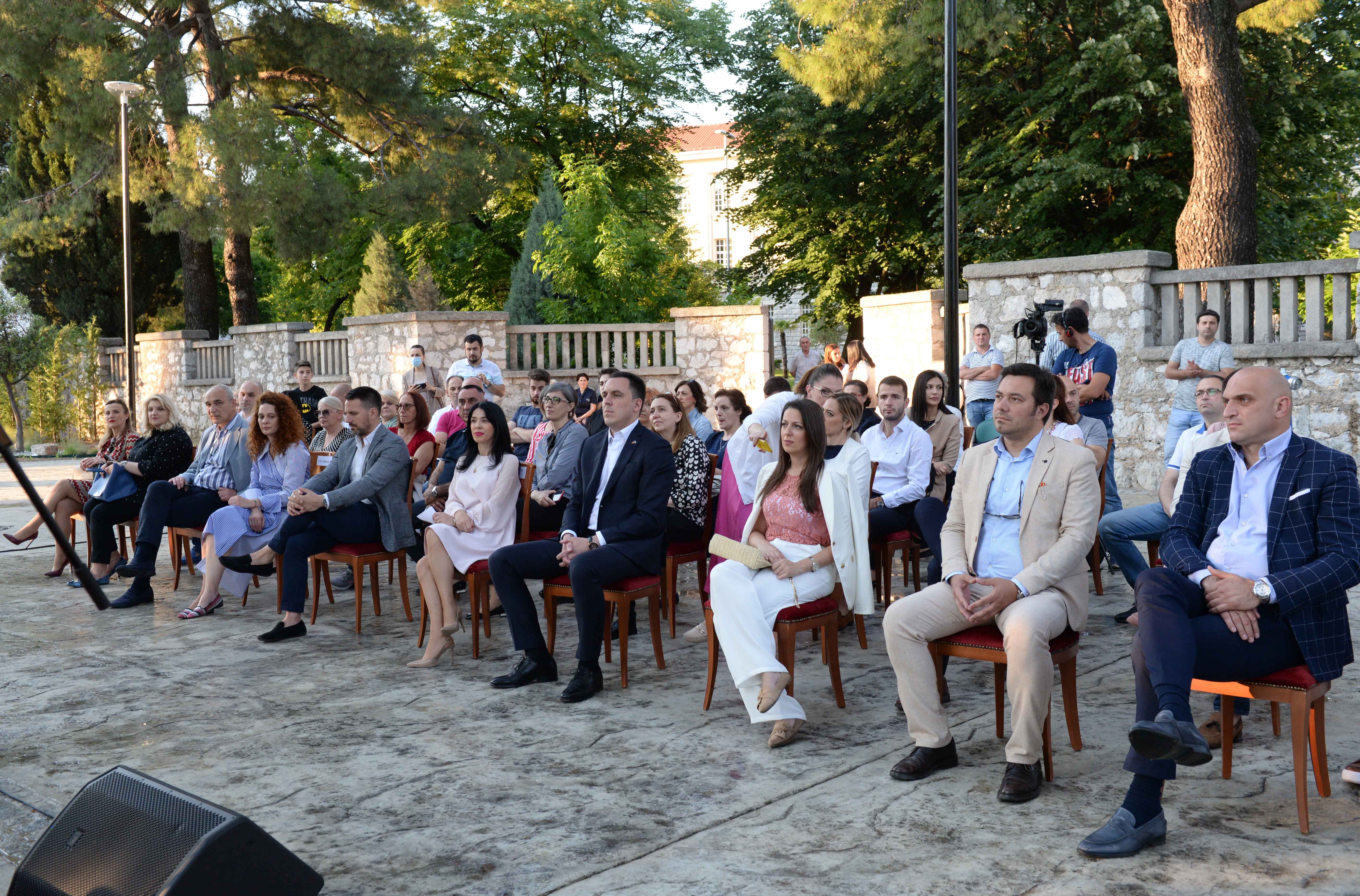 Svečano otvorena uređena pješačka zona i plato ispred Gimnazije Slobodan Škerović