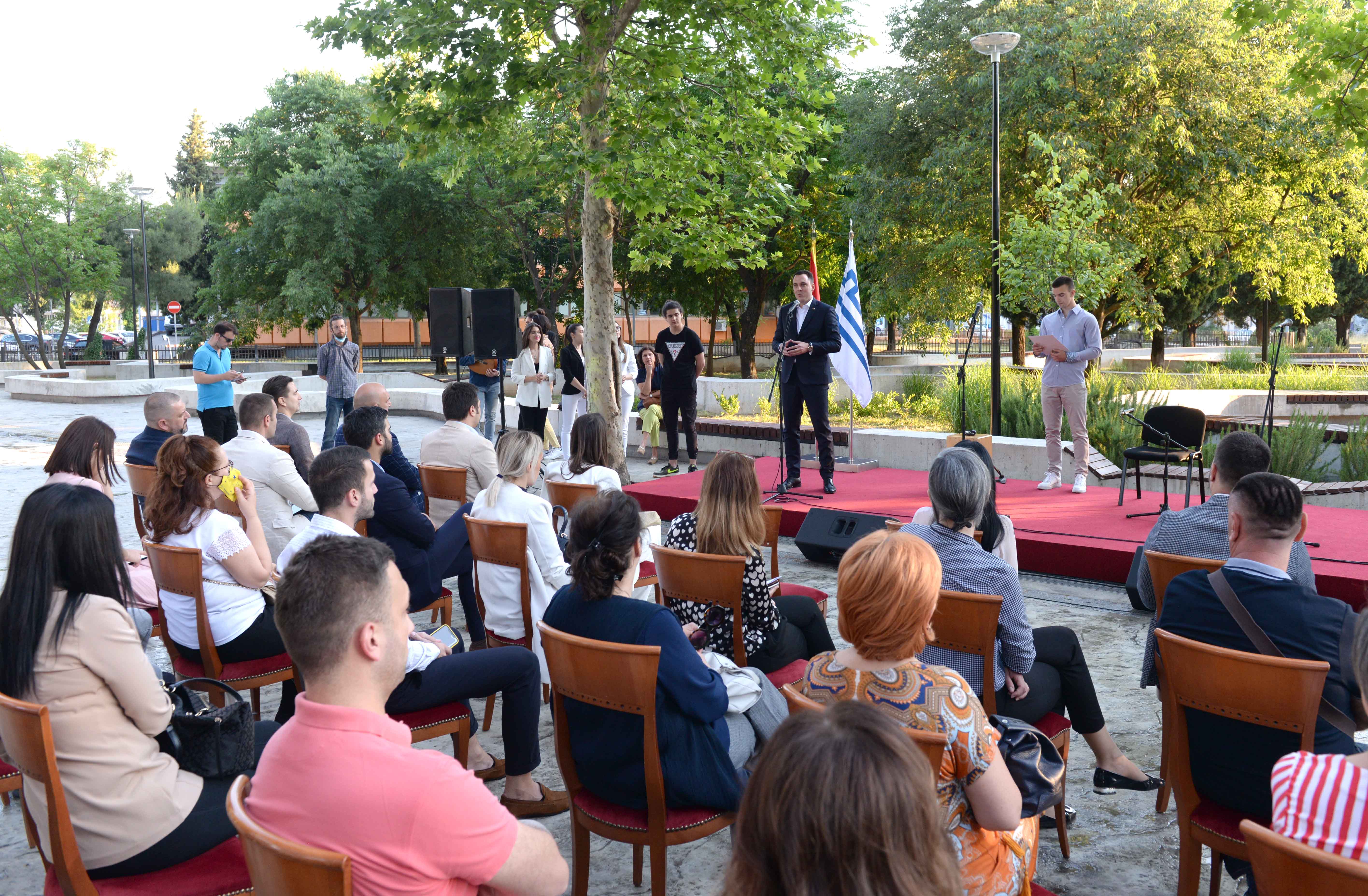 Svečano otvorena uređena pješačka zona i plato ispred Gimnazije Slobodan Škerović