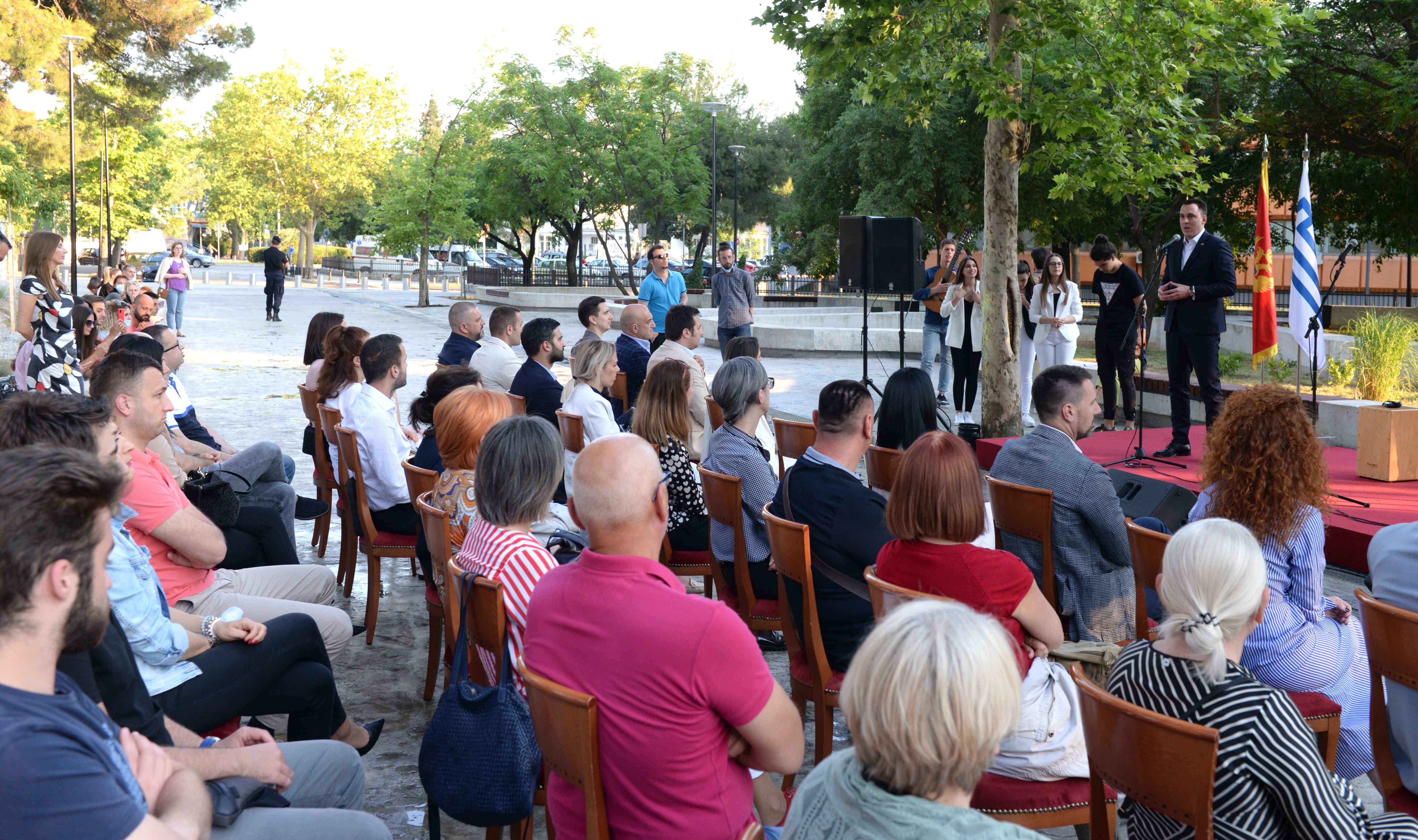 Svečano otvorena uređena pješačka zona i plato ispred Gimnazije Slobodan Škerović