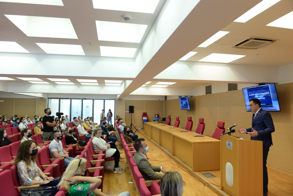 Još jedna vrijedna podrška Glavnog grada podgoričkim privrednicima; Centar za informacioni sistem besplatno će izraditi 101 sajt