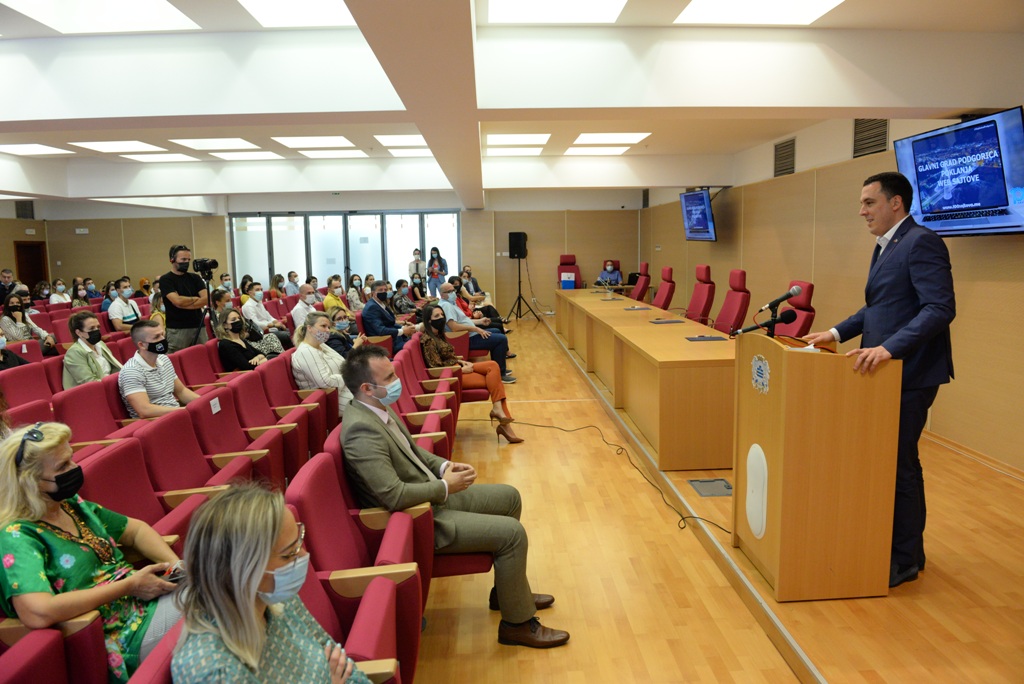 Još jedna vrijedna podrška Glavnog grada podgoričkim privrednicima; Centar za informacioni sistem besplatno će izraditi 101 sajt