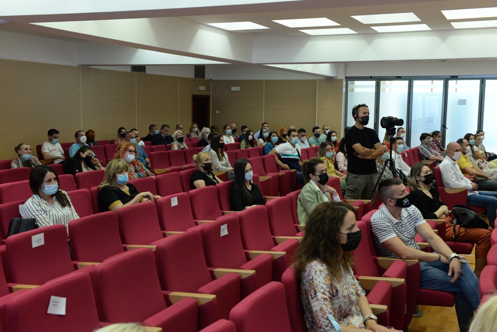 Još jedna vrijedna podrška Glavnog grada podgoričkim privrednicima; Centar za informacioni sistem besplatno će izraditi 101 sajt