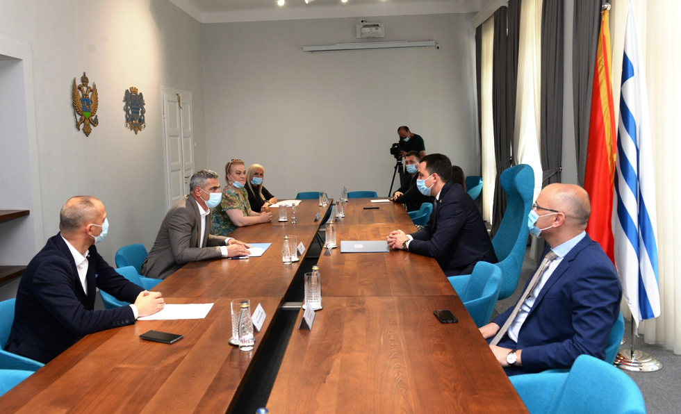 Potpisan kolektivni ugovor između Glavnog grada i Sindikalne organizacije; Stvorene pretpostavke za još bolje uslove rada zapošljenih i efikasnije funkcionisanje gradskog sindikata