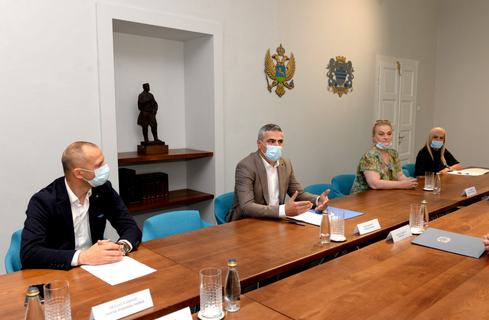 Potpisan kolektivni ugovor između Glavnog grada i Sindikalne organizacije; Stvorene pretpostavke za još bolje uslove rada zapošljenih i efikasnije funkcionisanje gradskog sindikata