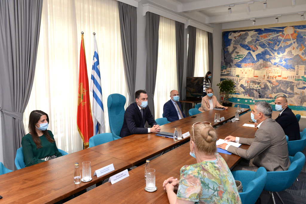 Potpisan kolektivni ugovor između Glavnog grada i Sindikalne organizacije; Stvorene pretpostavke za još bolje uslove rada zapošljenih i efikasnije funkcionisanje gradskog sindikata