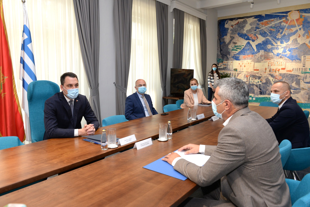 Potpisan kolektivni ugovor između Glavnog grada i Sindikalne organizacije; Stvorene pretpostavke za još bolje uslove rada zapošljenih i efikasnije funkcionisanje gradskog sindikata