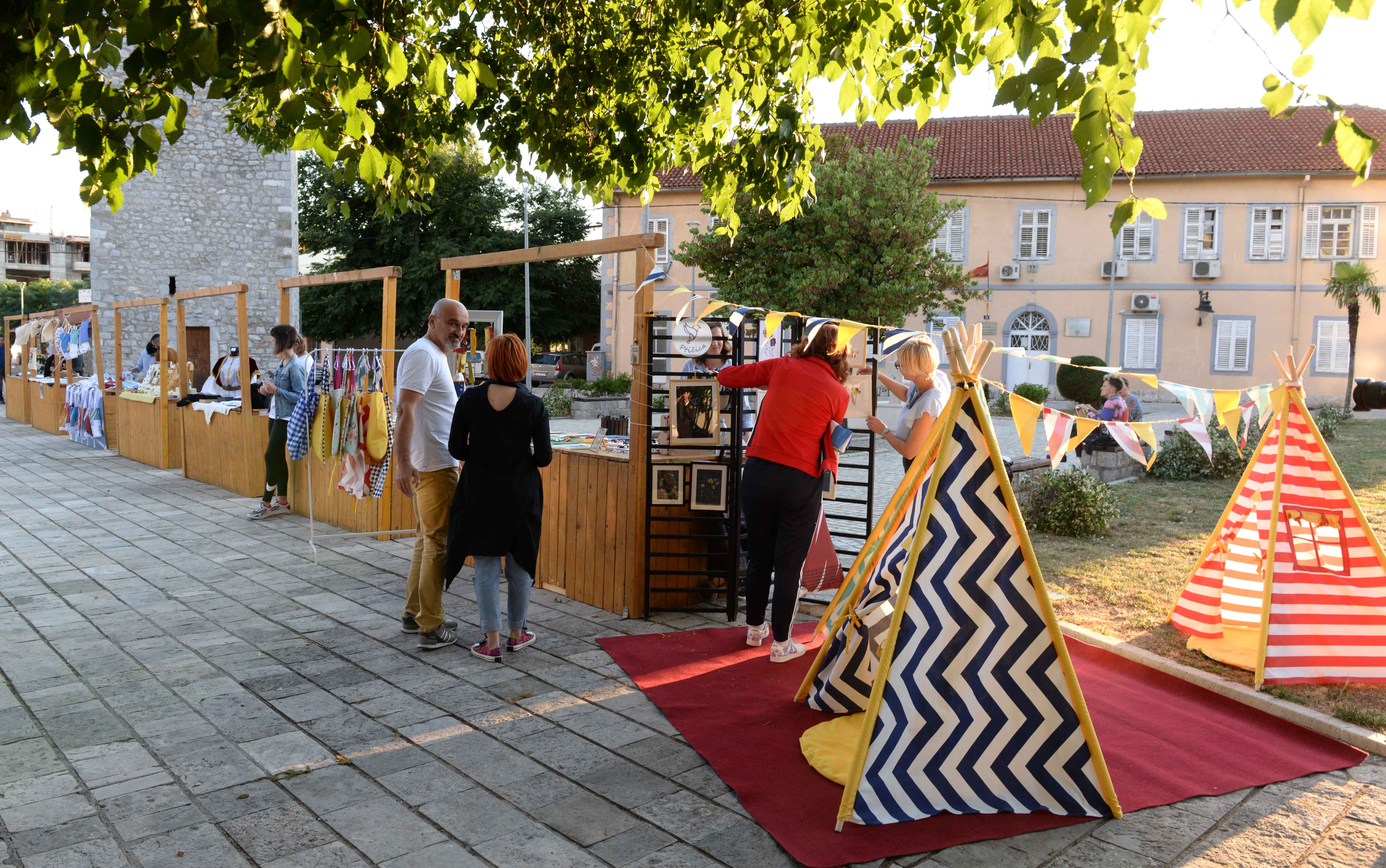 Počele "Ženske priče"; Podgoričke preduzetnice predstavljaju svoje proizvode