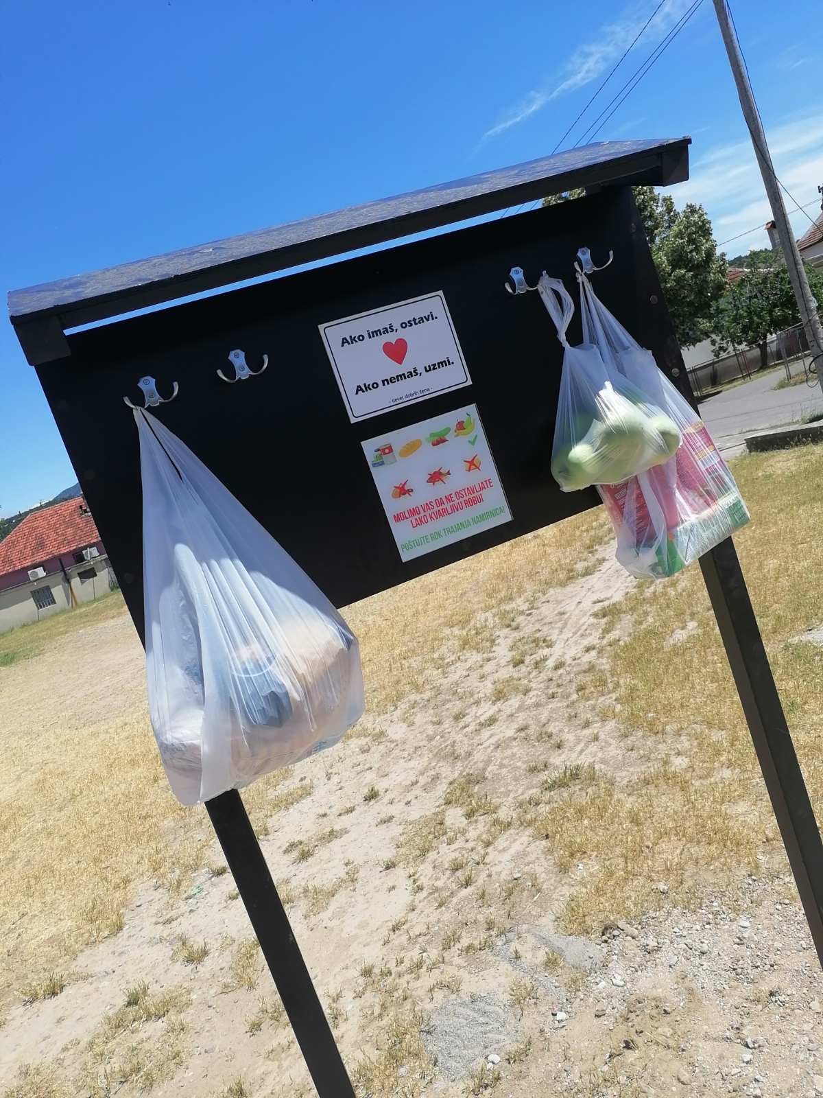Postavljene table solidarnosti na više lokacija u Podgorici