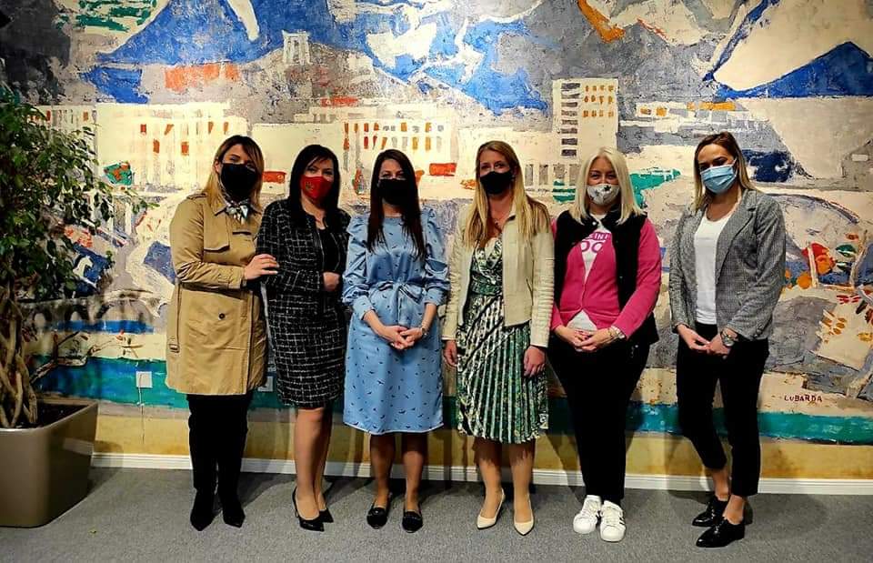 Postavljene table solidarnosti na više lokacija u Podgorici