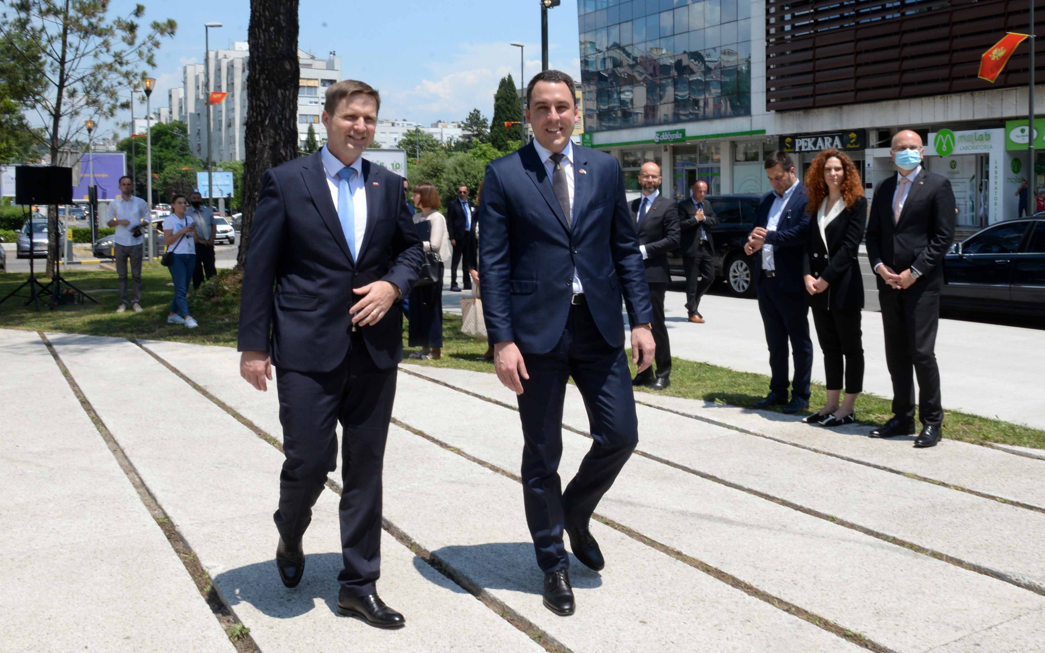 Delegacije Glavnog grada i Republike Slovenije položile vijenac na spomenik Francu Prešernu