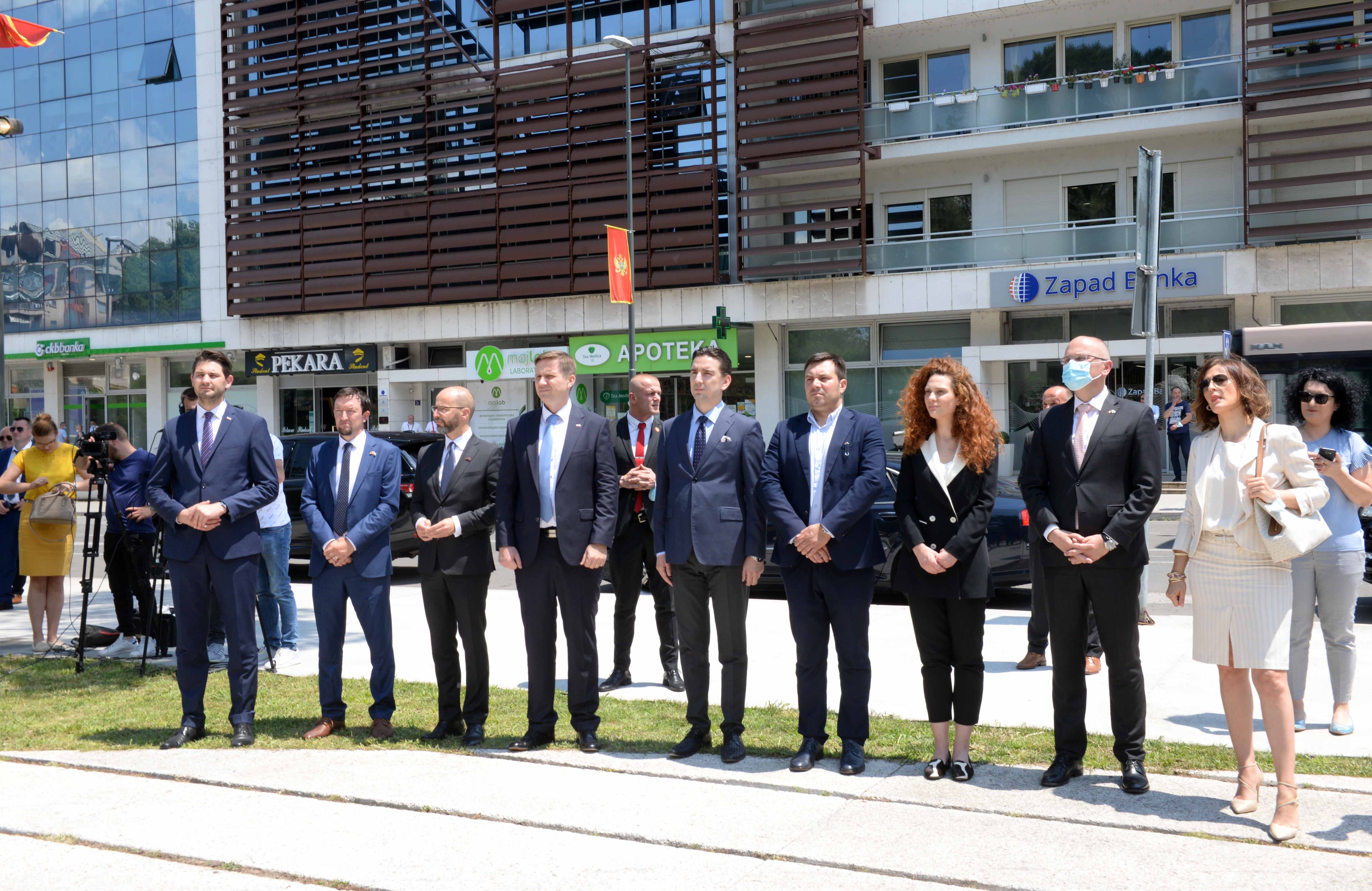 Delegacije Glavnog grada i Republike Slovenije položile vijenac na spomenik Francu Prešernu