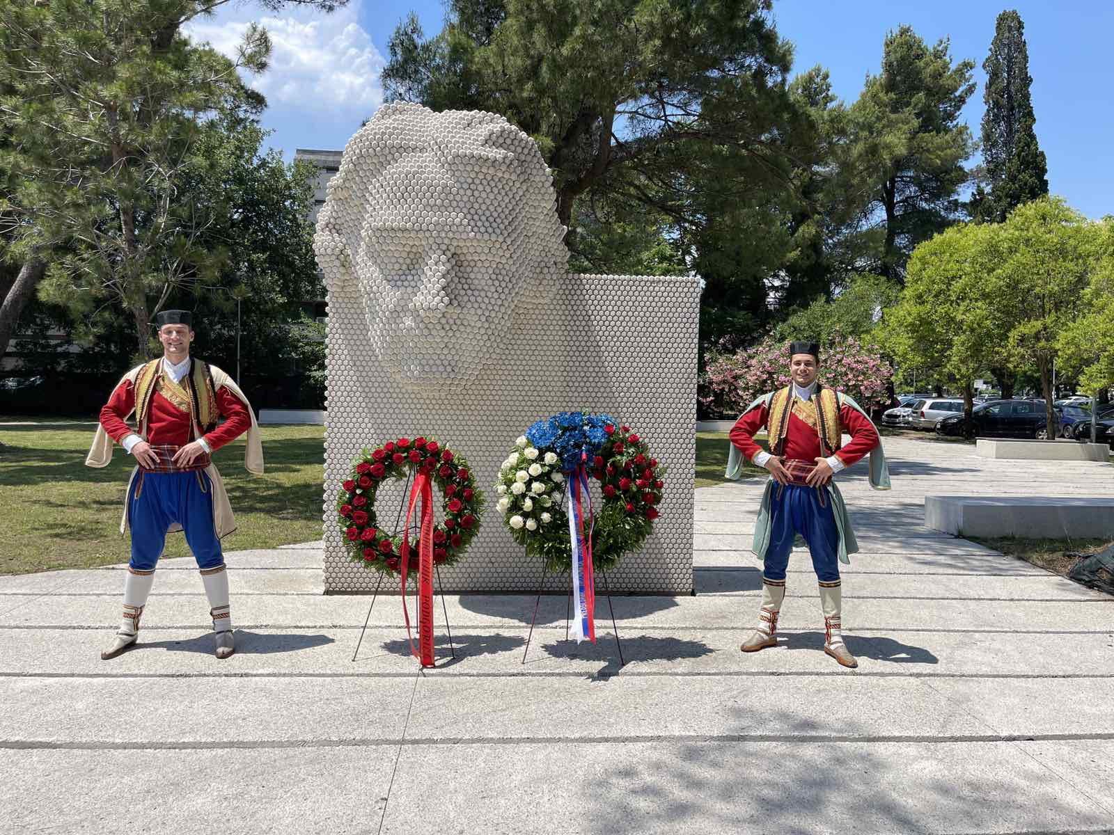 Delegacije Glavnog grada i Republike Slovenije položile vijenac na spomenik Francu Prešernu