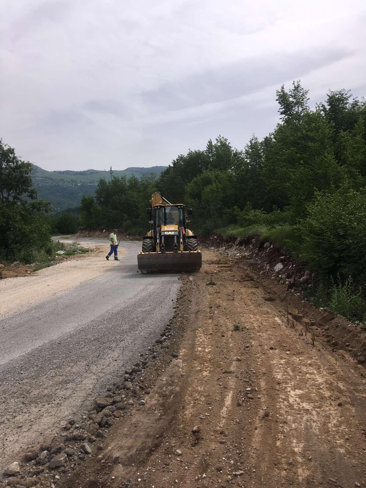 U toku radovi na rekonstrukciji puta Orahovo-Građen-Korita;