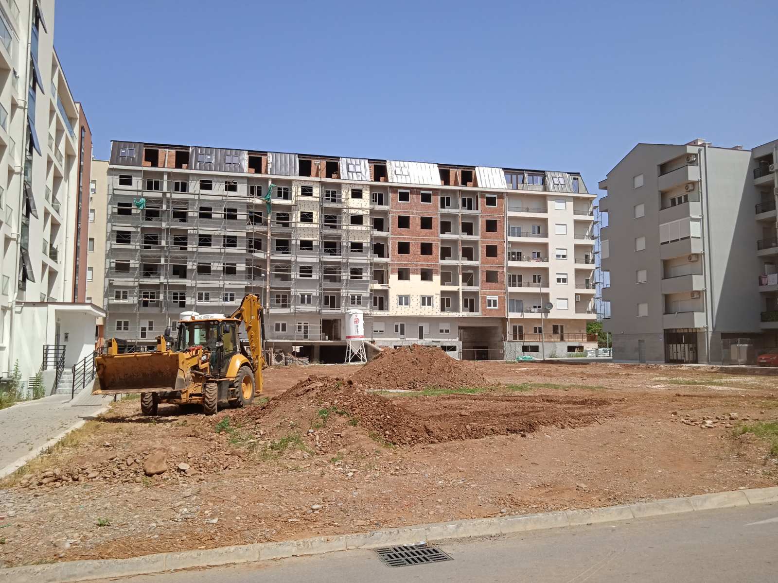 Počeli radovi na izgradnji parkovske površine ispod Ljubovića;  Umjesto stambene zgrade uskoro novi park