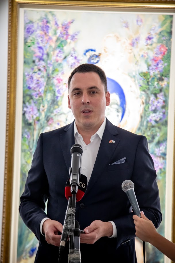 Otvorena izložba „Divinske promenade“ akademskog slikara Srđana Vukčevića