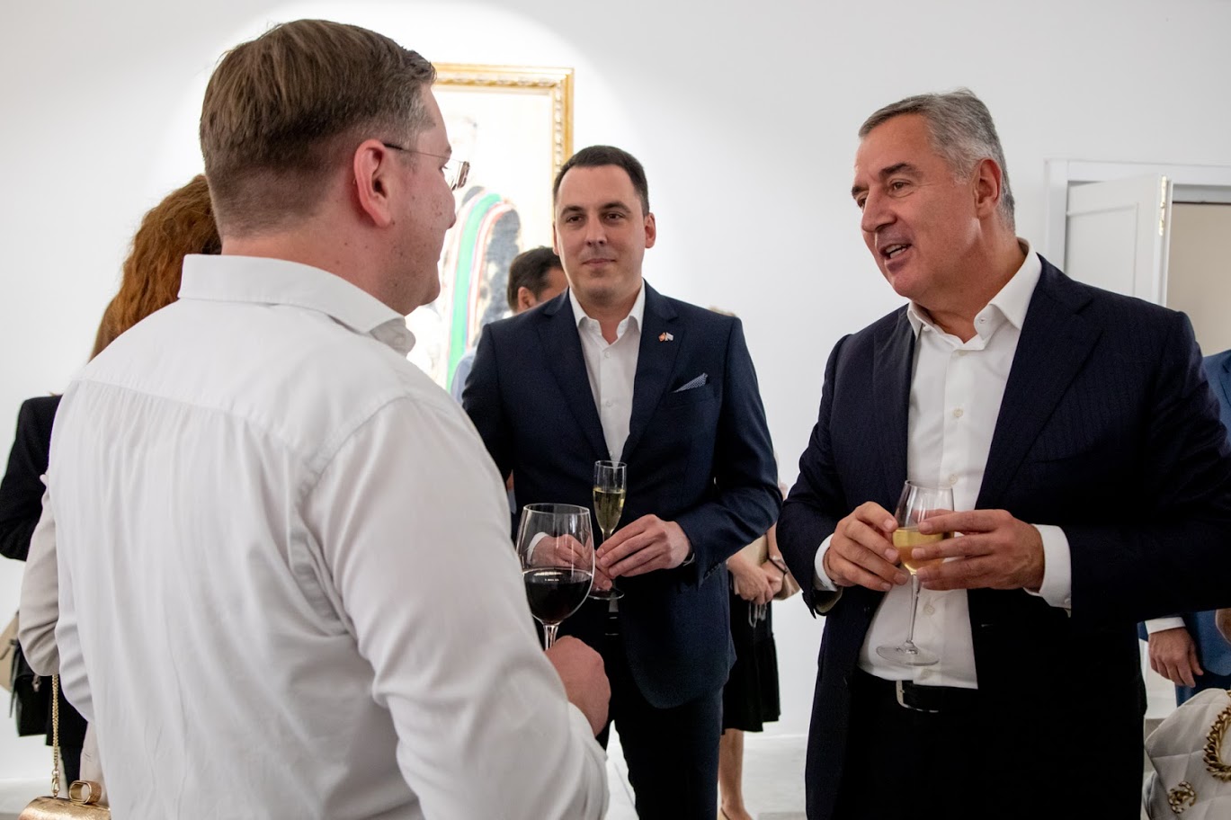 Otvorena izložba „Divinske promenade“ akademskog slikara Srđana Vukčevića