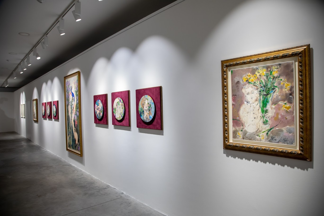 Otvorena izložba „Divinske promenade“ akademskog slikara Srđana Vukčevića