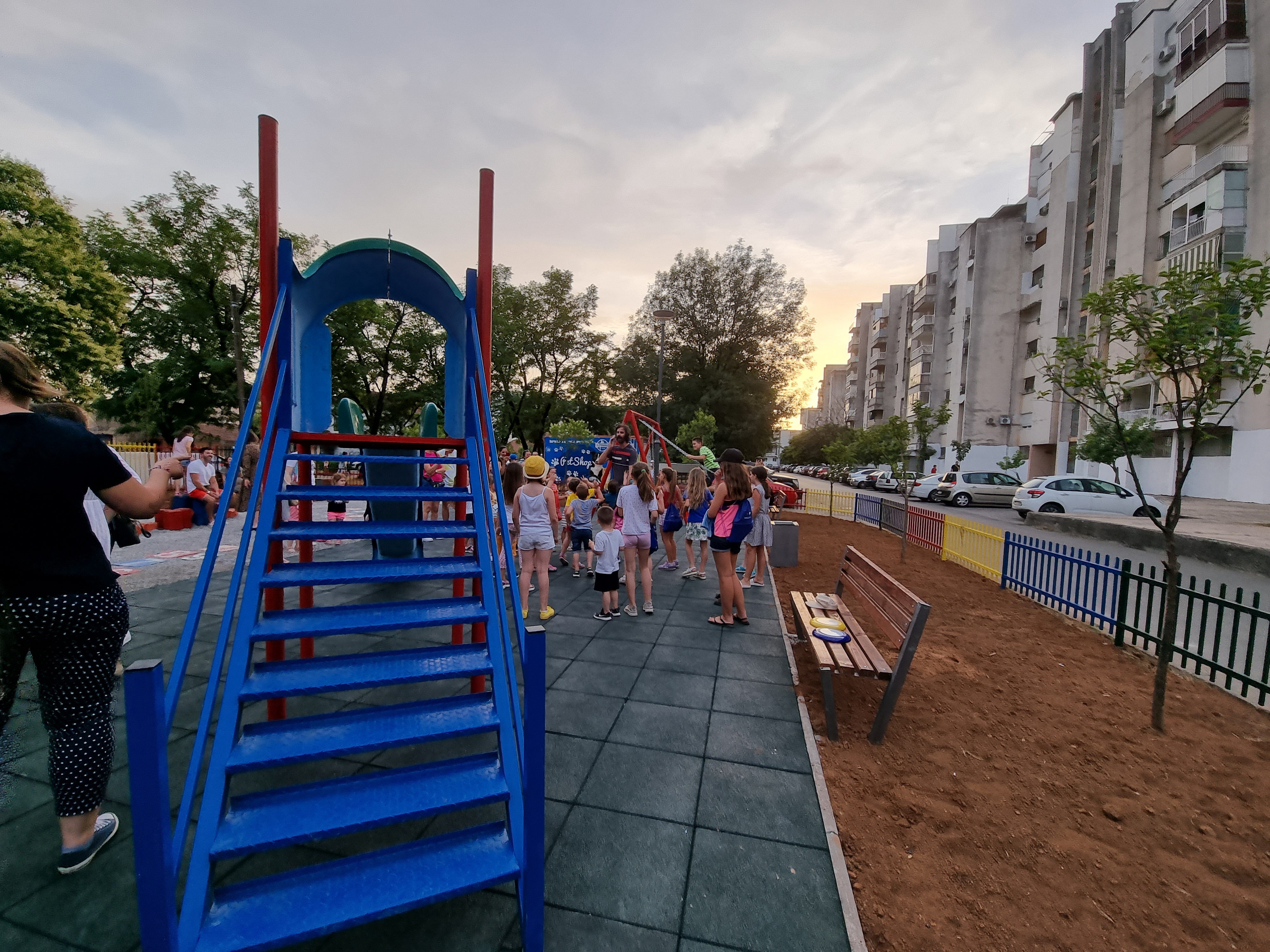 Podgorica dobila još jedno dječije igralište; Novi sadržaji za mališane iza zgrade "Pejton"