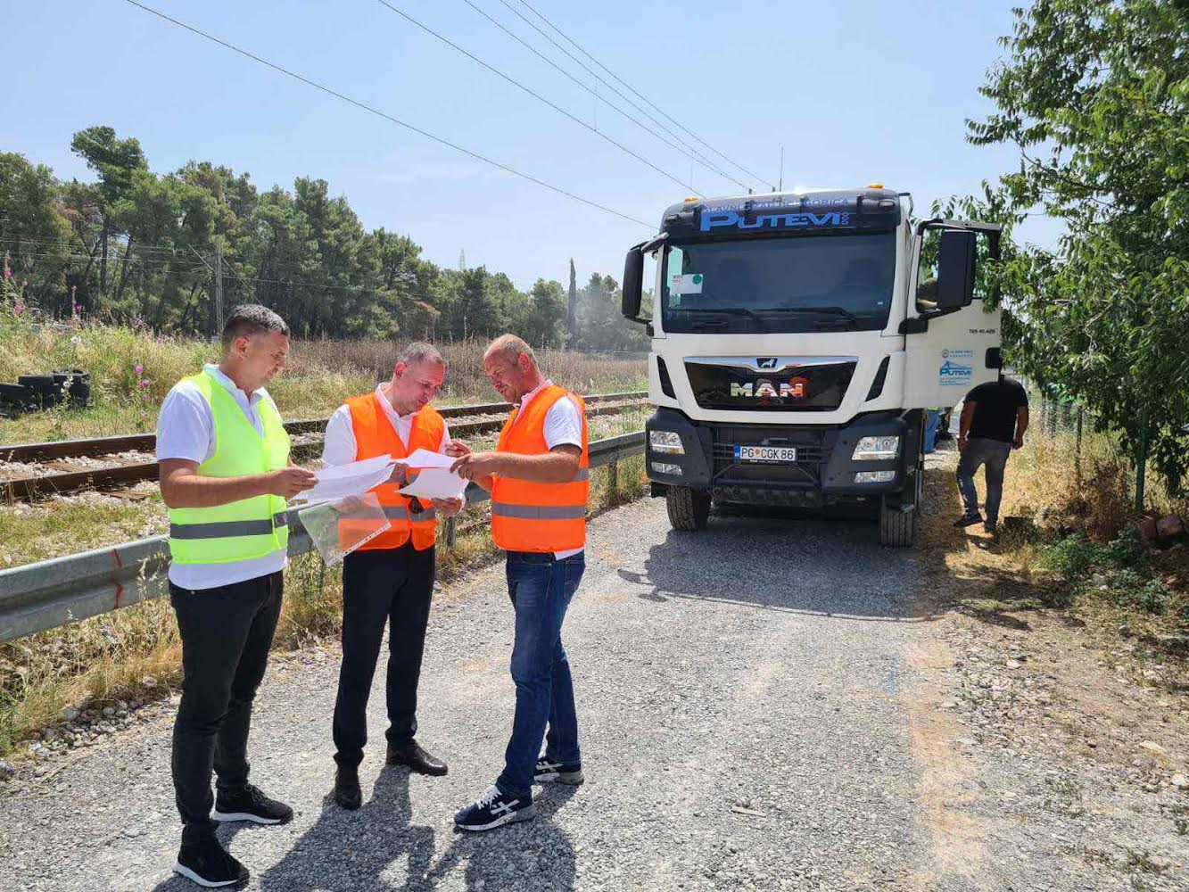 "Putevi" nastavljaju radove na asfaltiranju ulica koje su u prethodnom periodu dobile novu fekalnu kanalizaciju