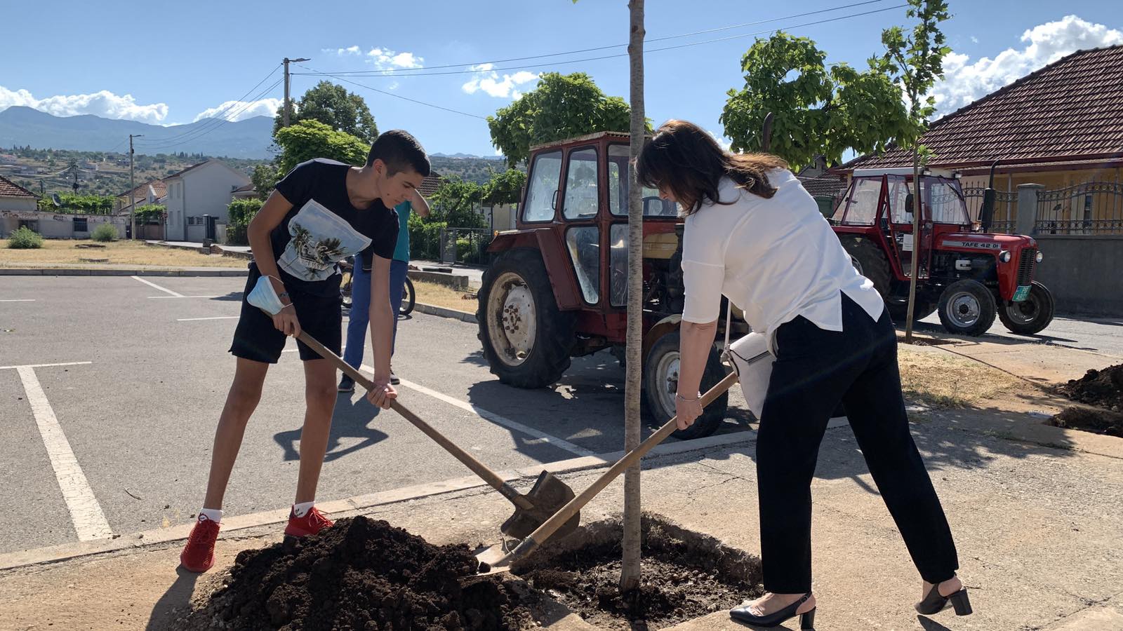 Plato ispred Narodne kuhinje oplemenjen novim sadnicama