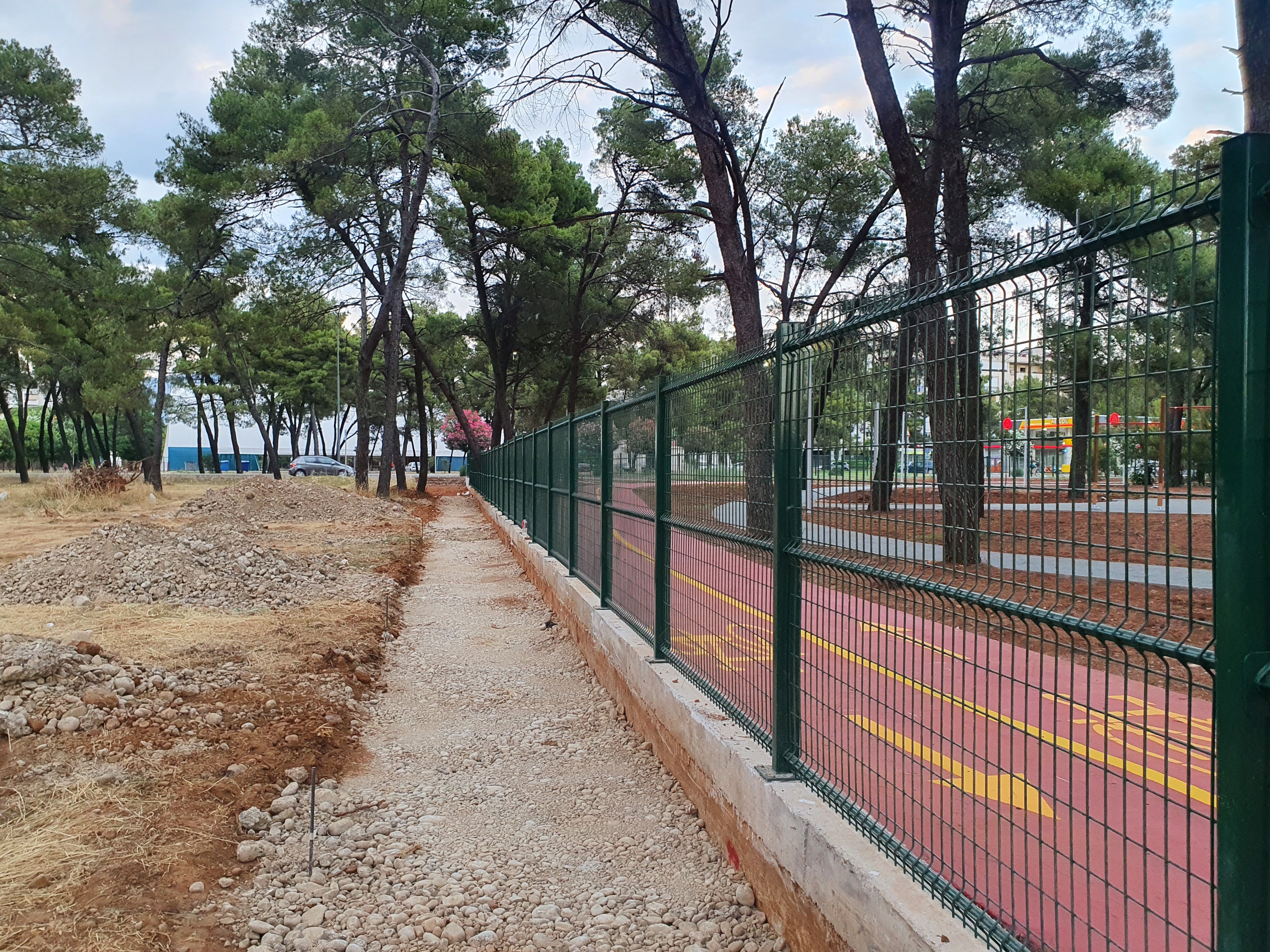 Na inicijativu građana pristupilo se izgradnji pješačke staze