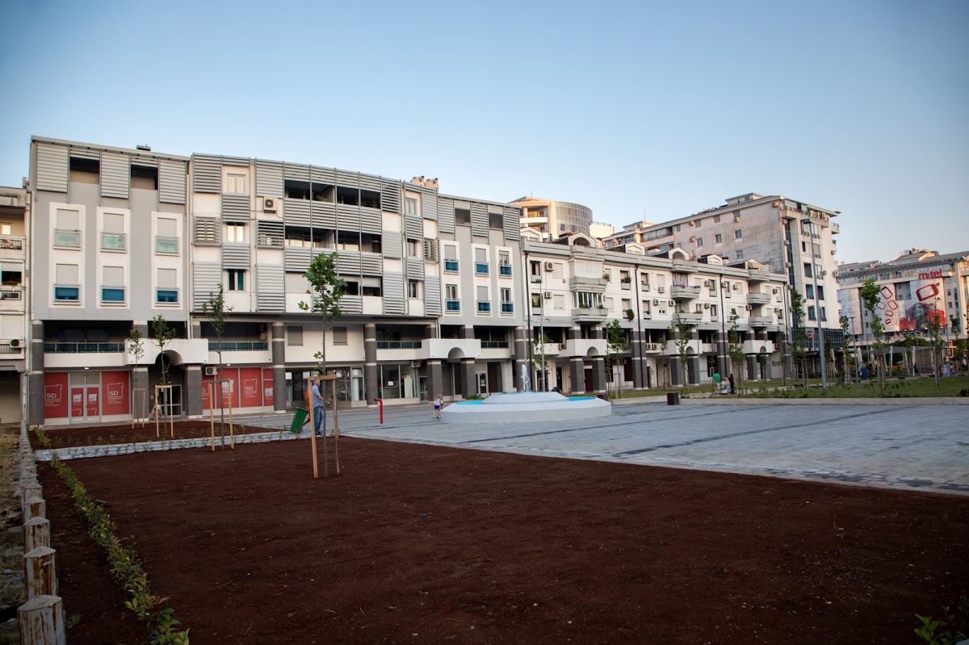 Završeni radovi na uređenju platoa kod hrama: Od neuređene površine do multifinkcionalnog prostora za građane