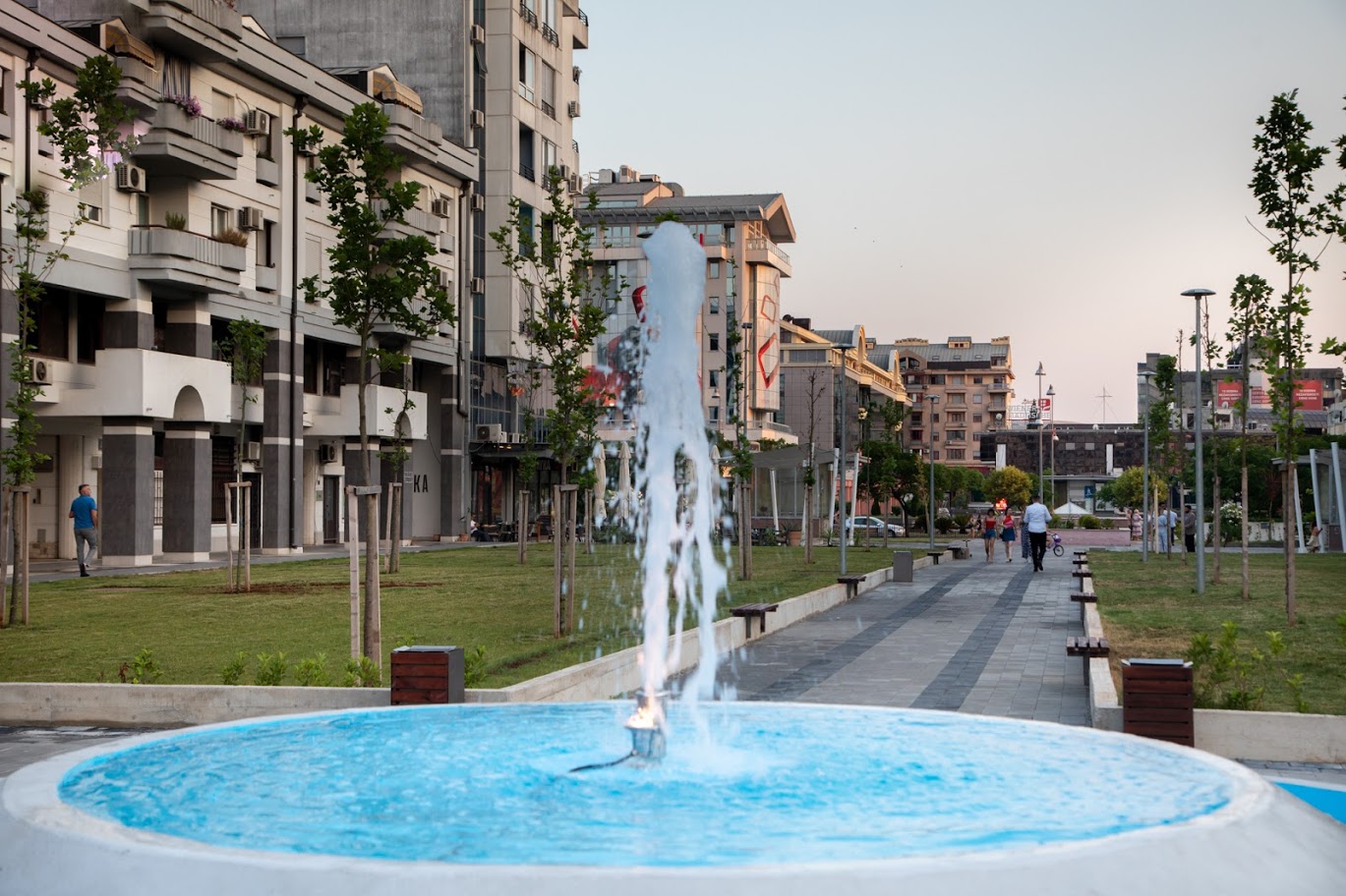 Završeni radovi na uređenju platoa kod hrama: Od neuređene površine do multifinkcionalnog prostora za građane