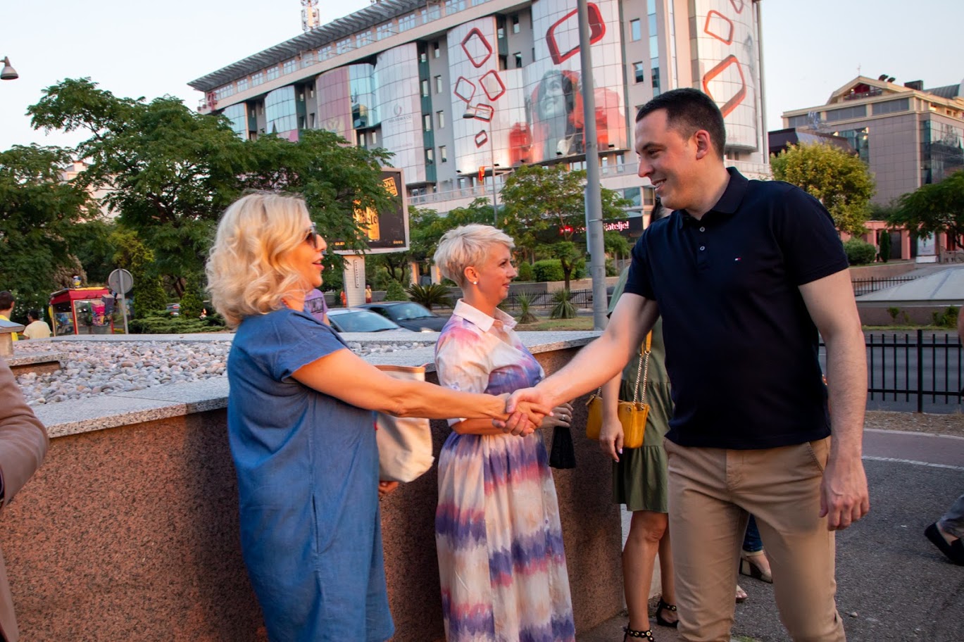 Završeni radovi na uređenju platoa kod hrama: Od neuređene površine do multifinkcionalnog prostora za građane