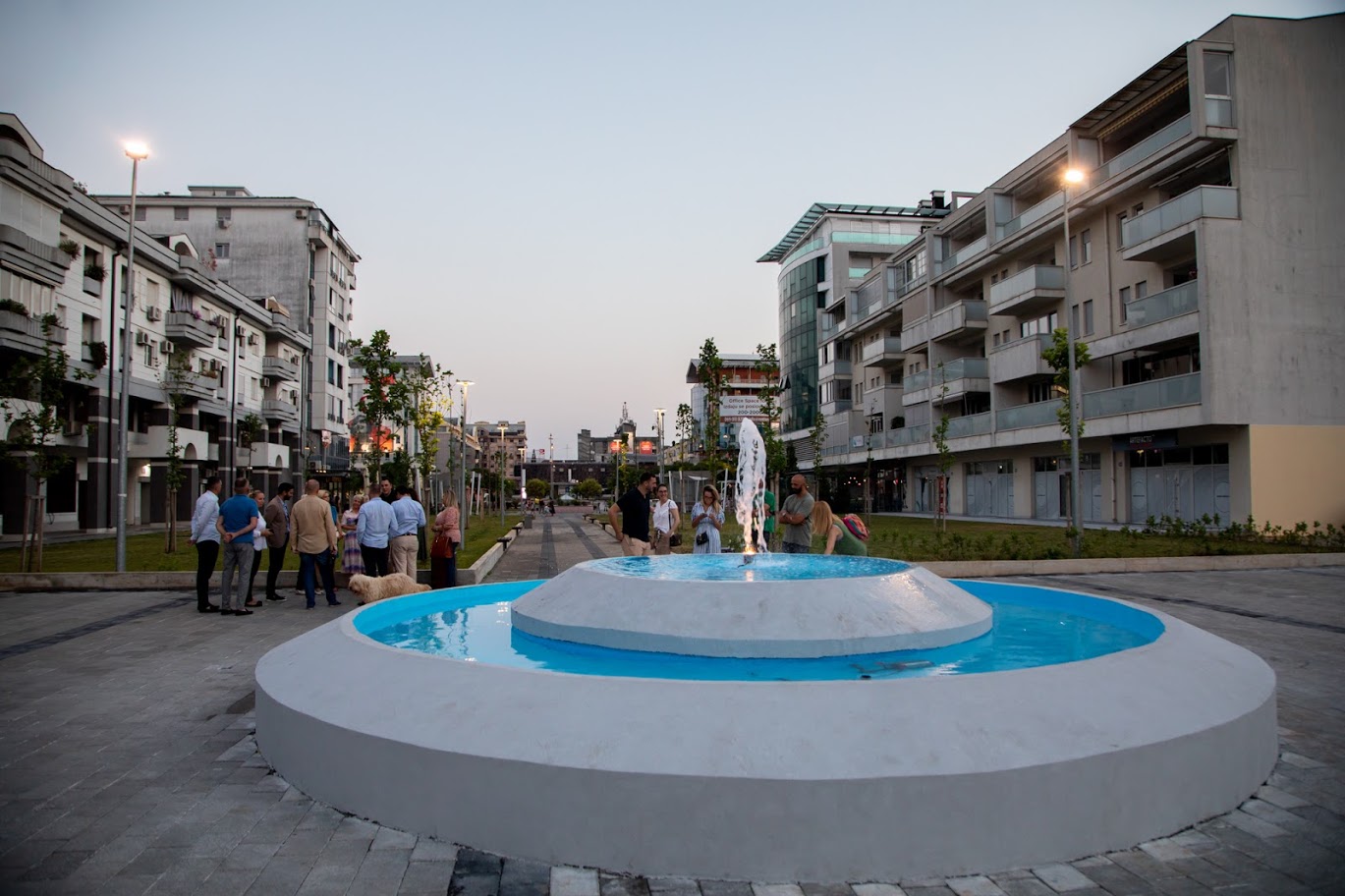 Završeni radovi na uređenju platoa kod hrama: Od neuređene površine do multifinkcionalnog prostora za građane