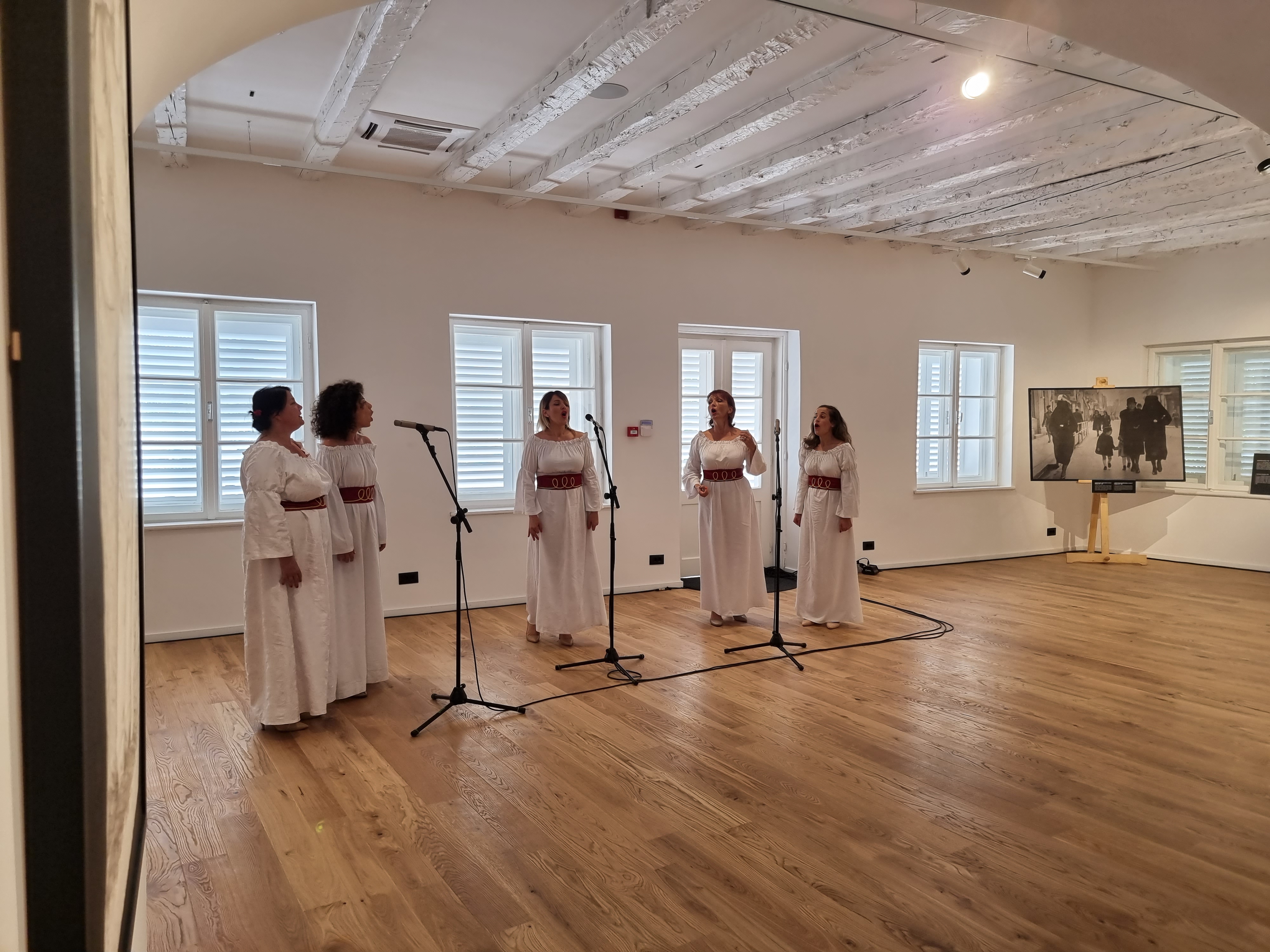 U Kuslevovoj kući otvorena izložba "Između fašizma i antifašizma: u 11 činova"