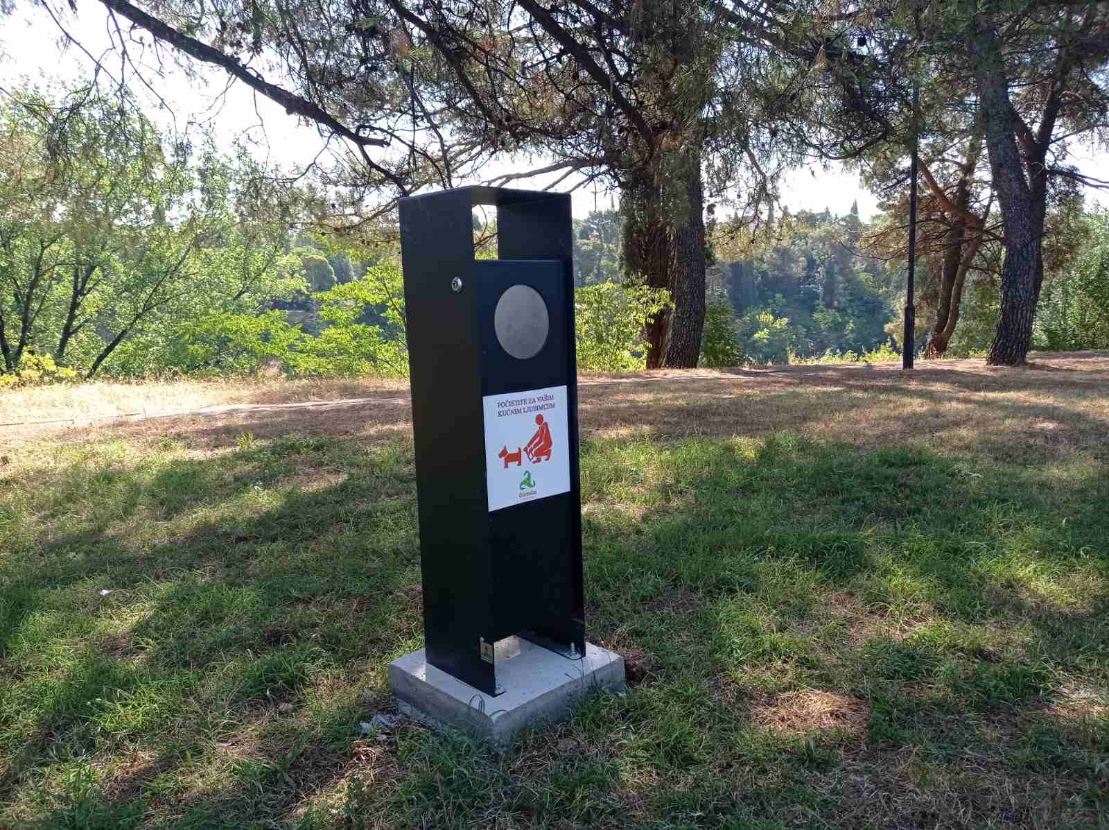 Čistoća nastavlja da unapređuje upravljanje otpadom; Nove korpe postavljene na više lokacija u Podgorici