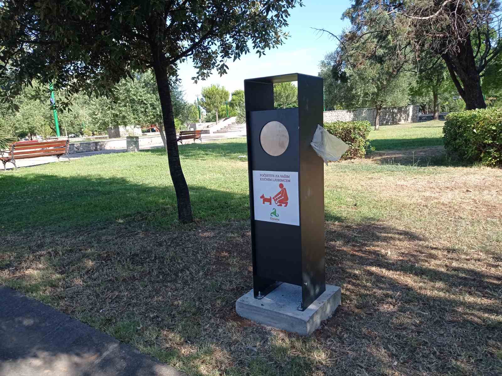 Čistoća nastavlja da unapređuje upravljanje otpadom; Nove korpe postavljene na više lokacija u Podgorici