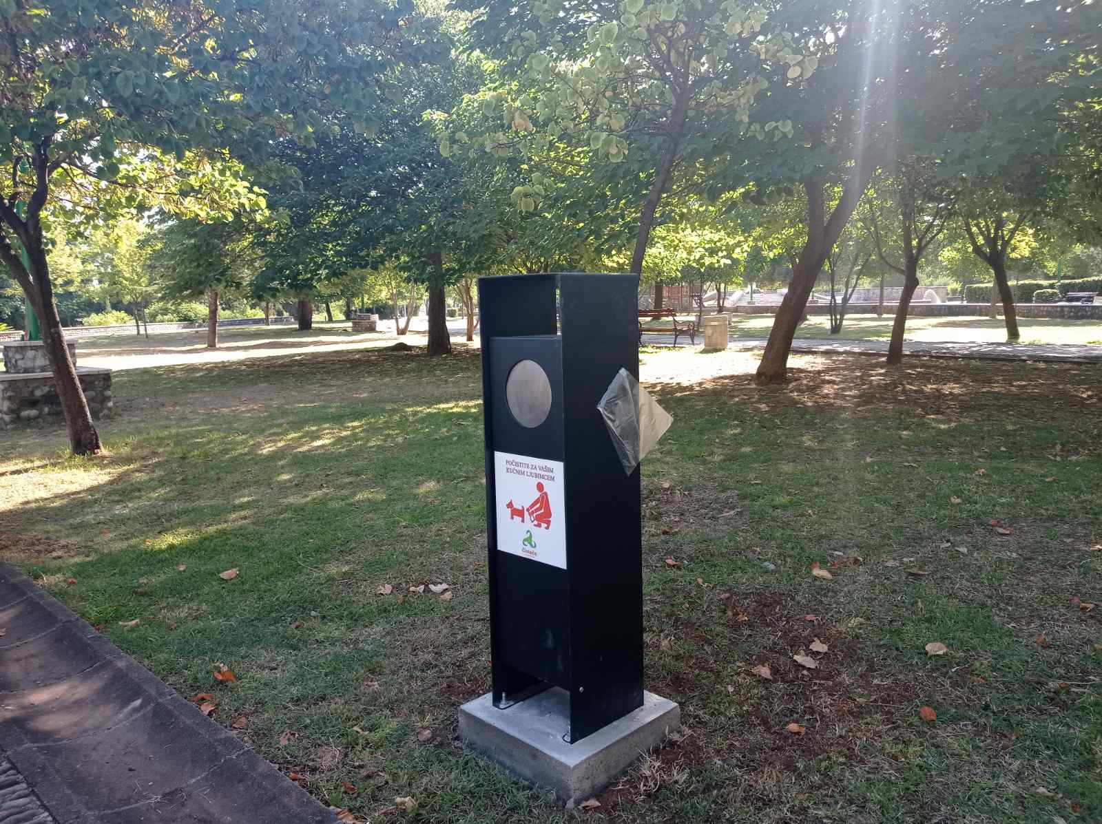 Čistoća nastavlja da unapređuje upravljanje otpadom; Nove korpe postavljene na više lokacija u Podgorici