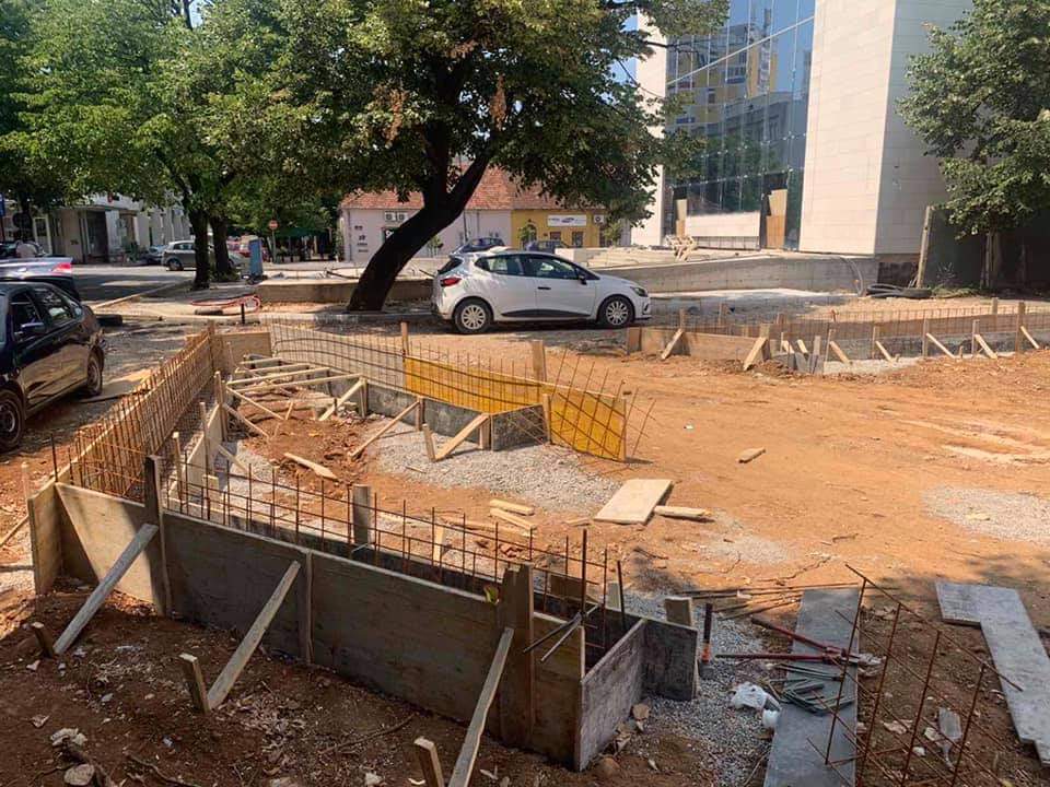 Agencija za stanovanje izvodi radove na uređenju dvorišta OŠ "Savo Pejanović" u okviru projekta Mikro020