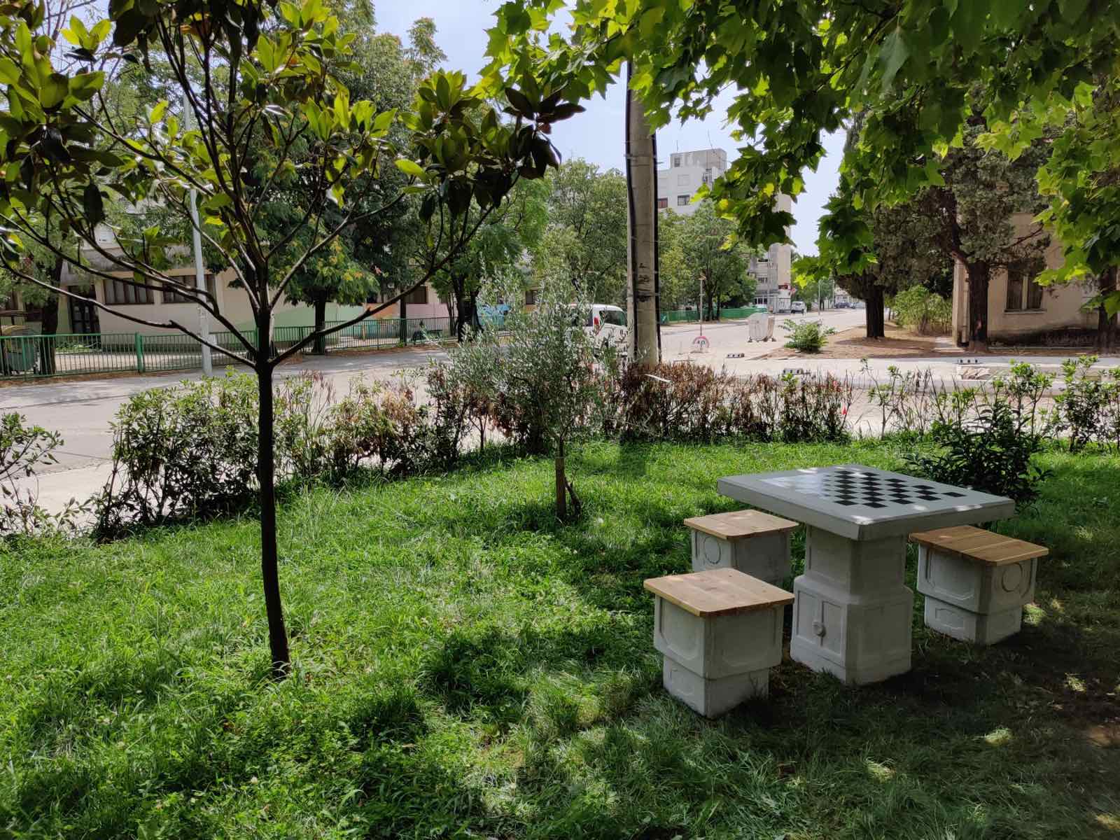 Na pet novih lokacija postavljeni stolovi za šah