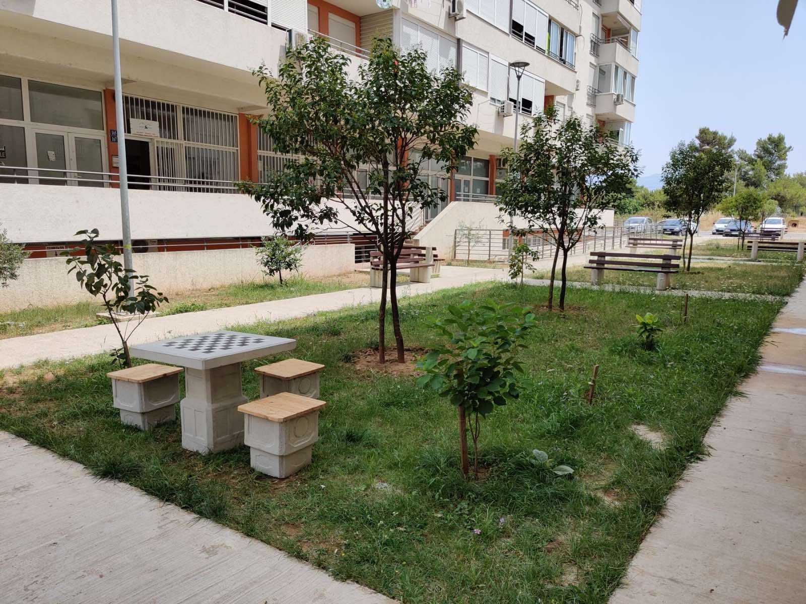 Na pet novih lokacija postavljeni stolovi za šah