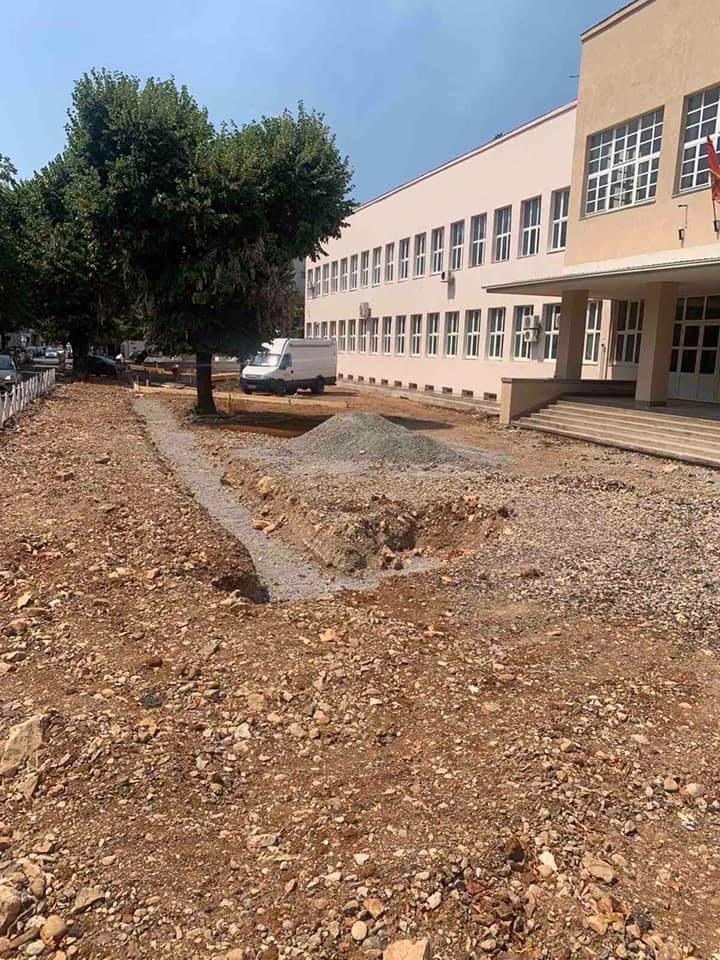 Vrijedne ekipe gradskih preduzeća izvode radove na više lokacija