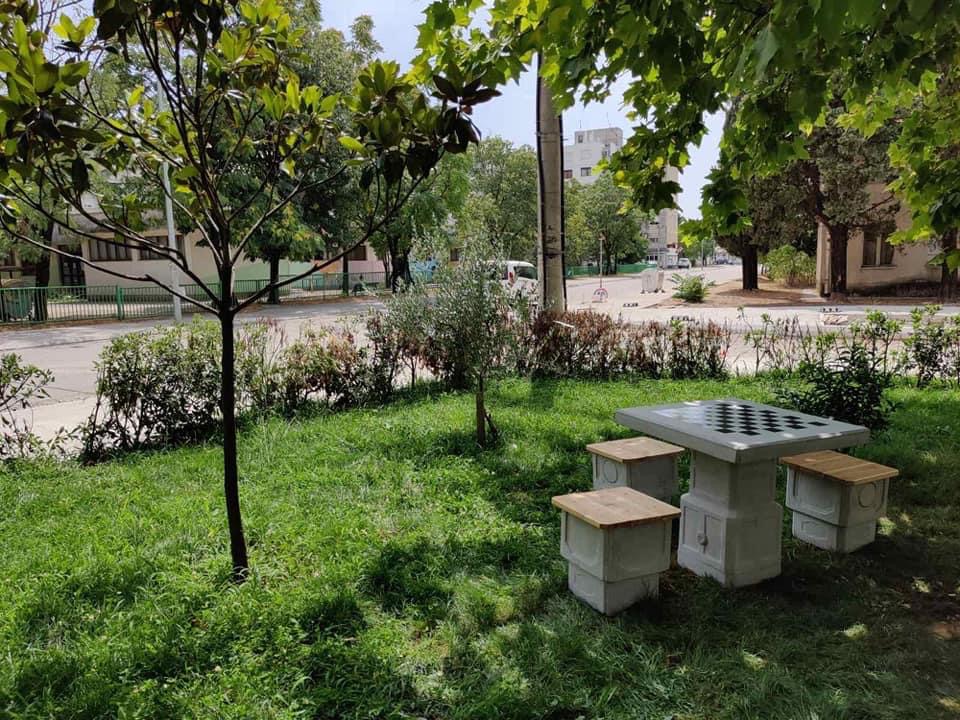 Vrijedne ekipe gradskih preduzeća izvode radove na više lokacija