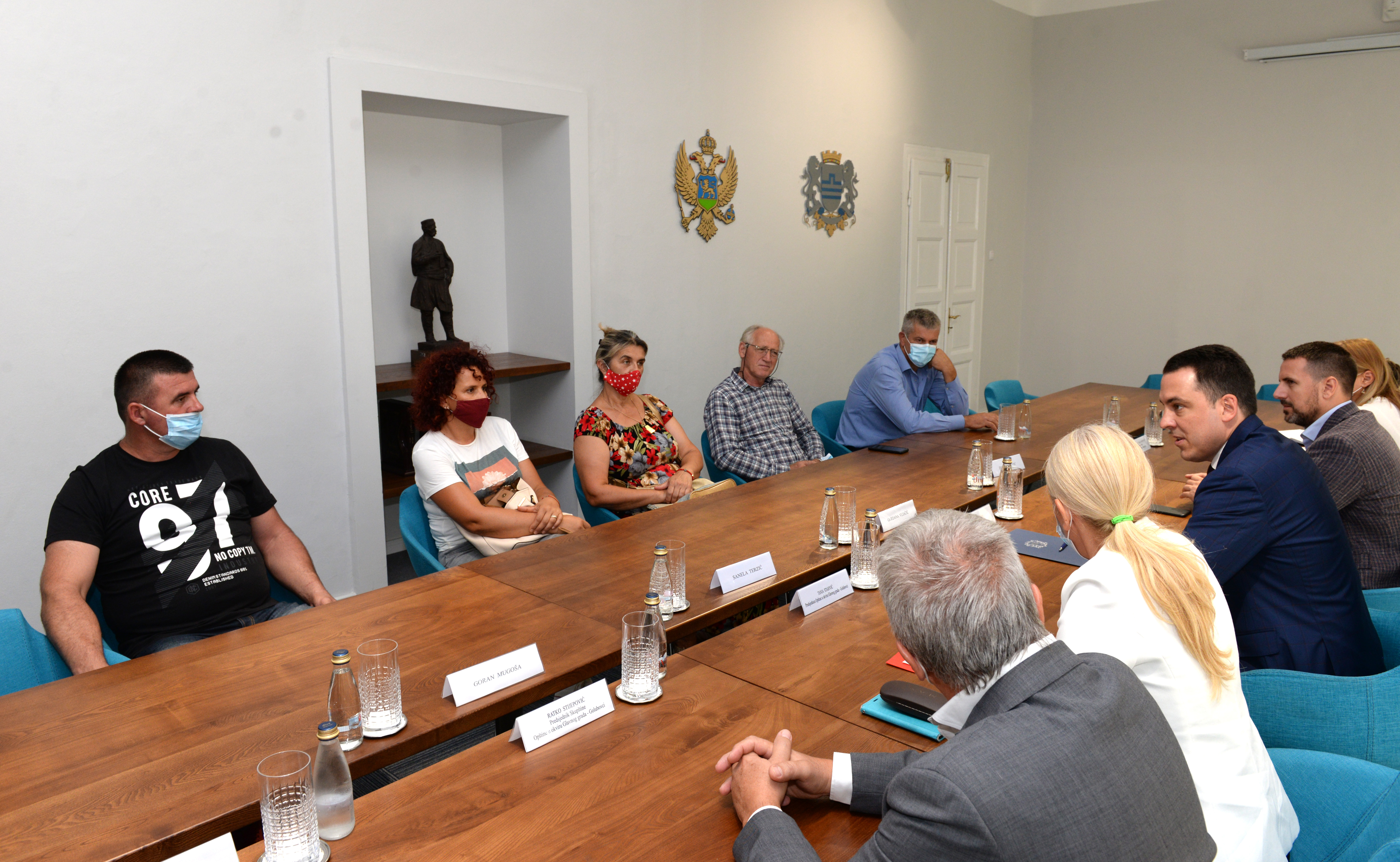 Dodatnih 100.000 eura podrške za poljoprivrednike na teritoriji Podgorice;  Iznos premija po litru mlijeka biće povećan sa 0,03 € na 0,13 €