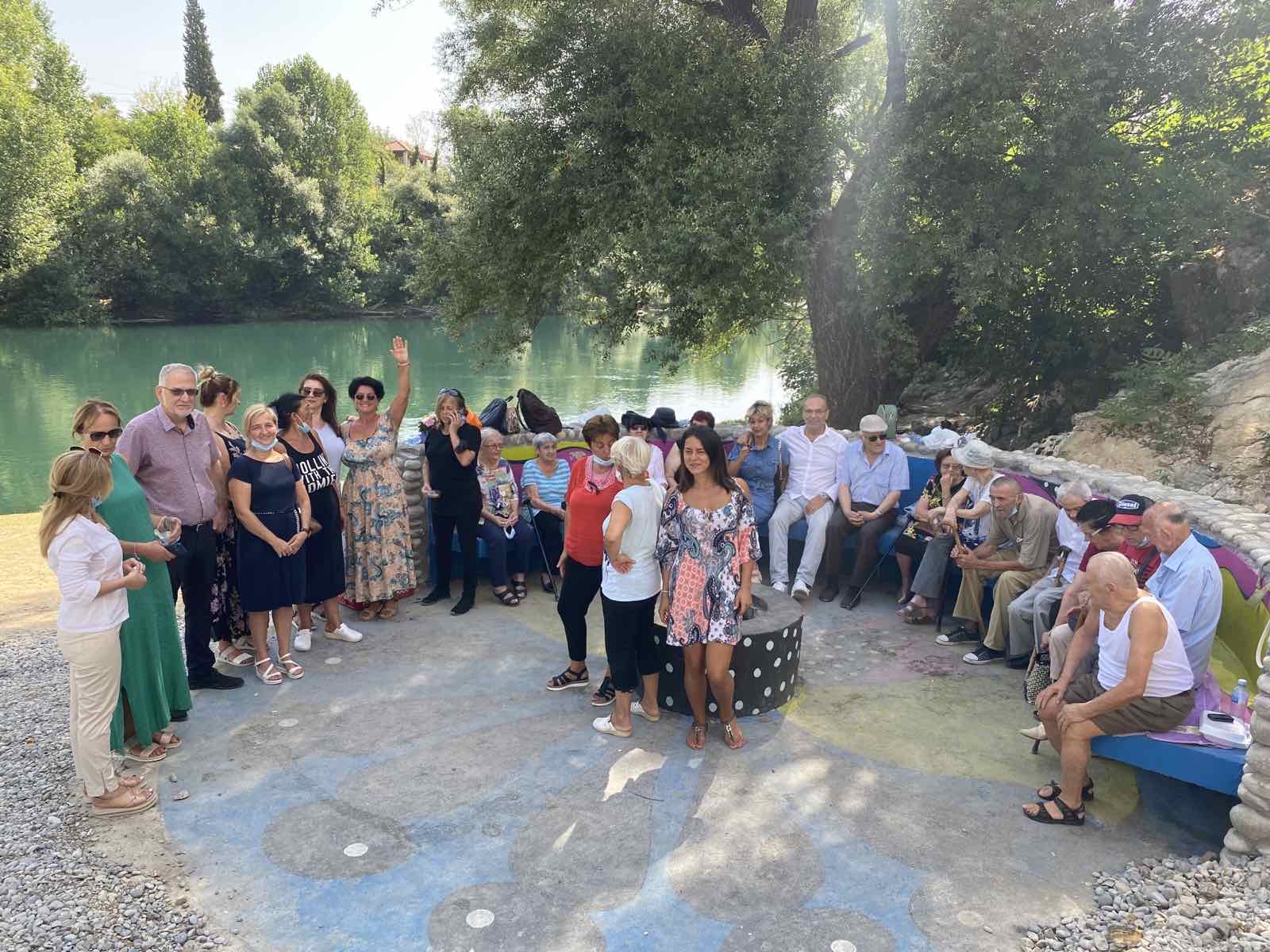 Za najstarije sugrađane organizovan izlet u Rogamima