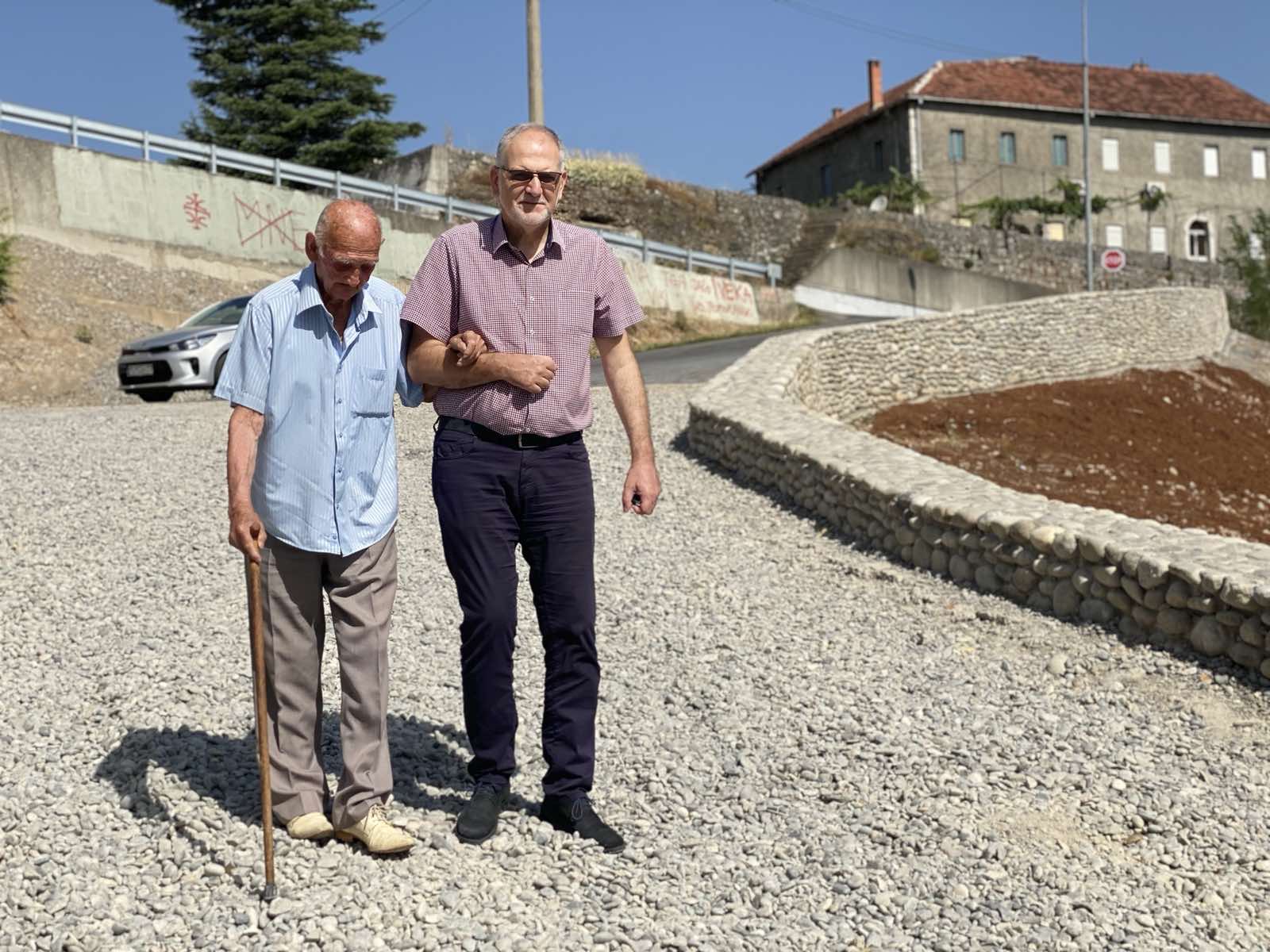 Za najstarije sugrađane organizovan izlet u Rogamima