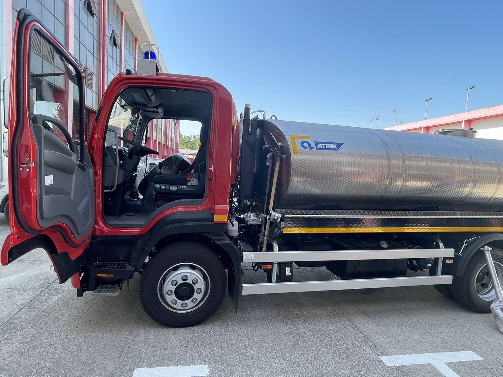 Borba sa vatrenom stihijom zahtijeva stalna ulaganja; Služba zaštite i spašavanja Glavnog grada nabavila još jednu cistijernu za prevoz vode