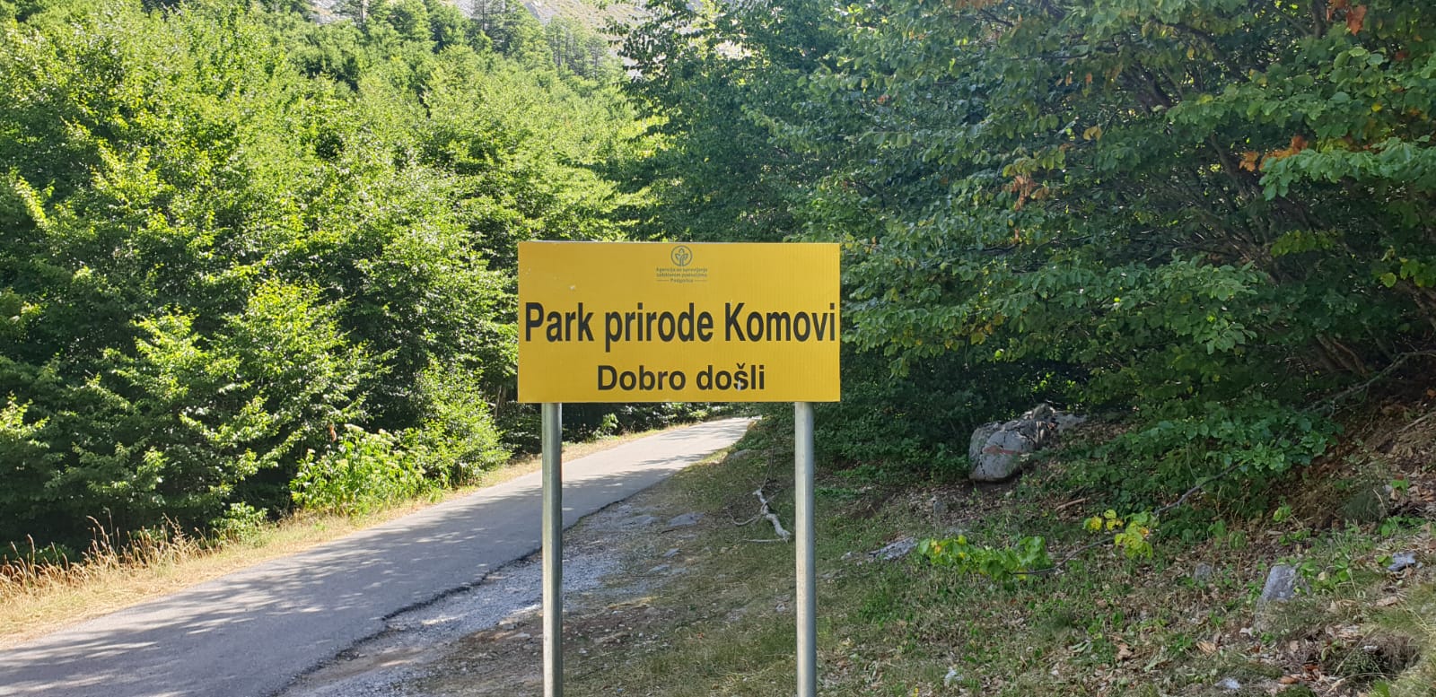 Postavljena saobraćajna signalizacija i info table za Park prirode Komovi