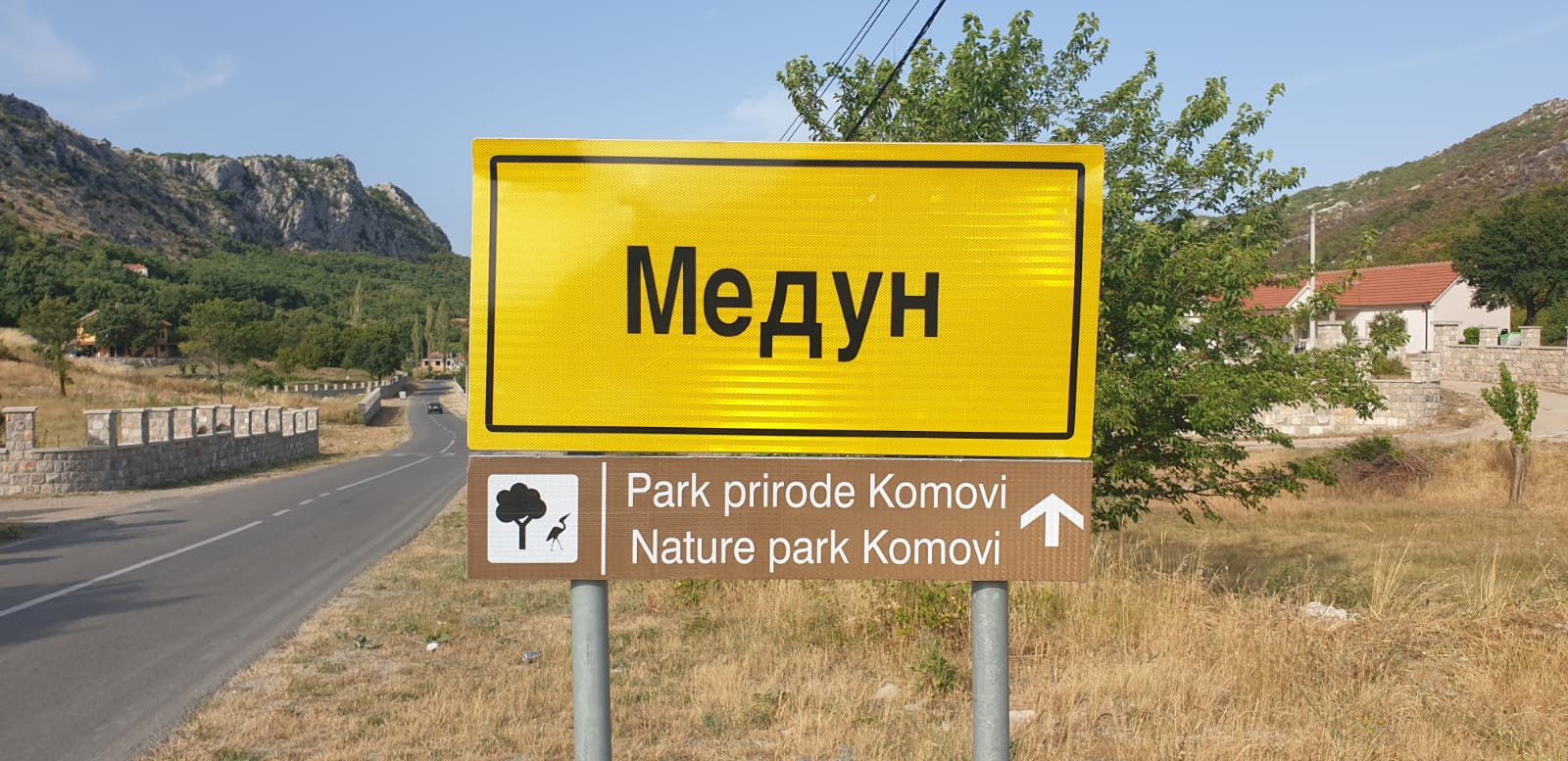 Postavljena saobraćajna signalizacija i info table za Park prirode Komovi